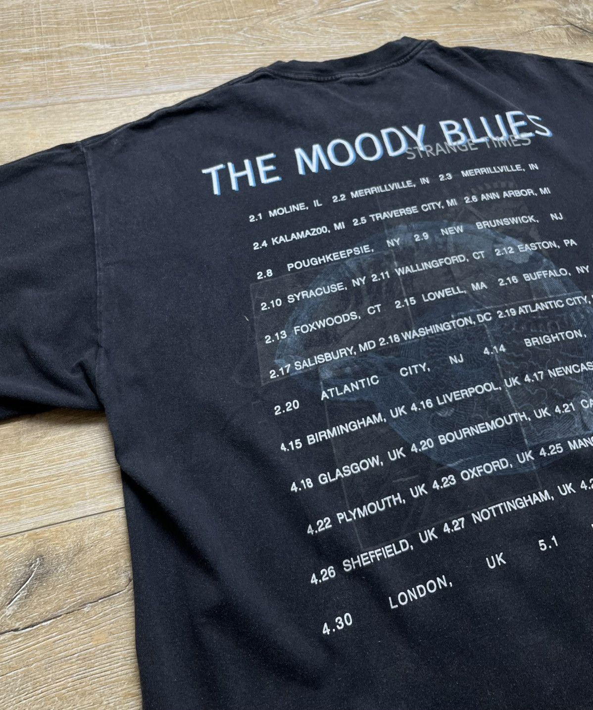 Band Tees VINTAGE GIANT THE MOODY BLUES 1990 T-SHIRT Size US XL / EU 56 / 4 - 13 Thumbnail