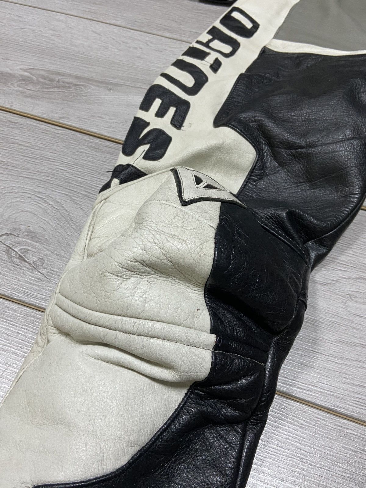 Dainese Dainese vintage big logo moto Italy leather suit pantsjacket Size US S / EU 44-46 / 1 - 5 Thumbnail