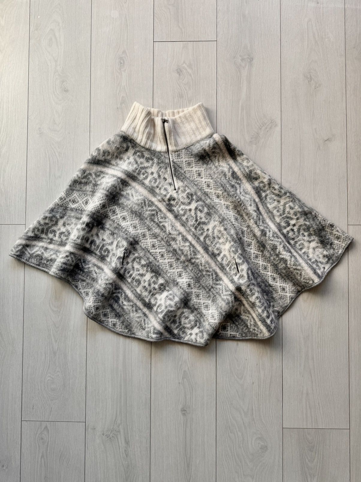 Designer × Japanese Brand MARC CAIN Cape Poncho Sweater Aztec pattern Size XS / US 0-2 / IT 36-38 - 4 Thumbnail