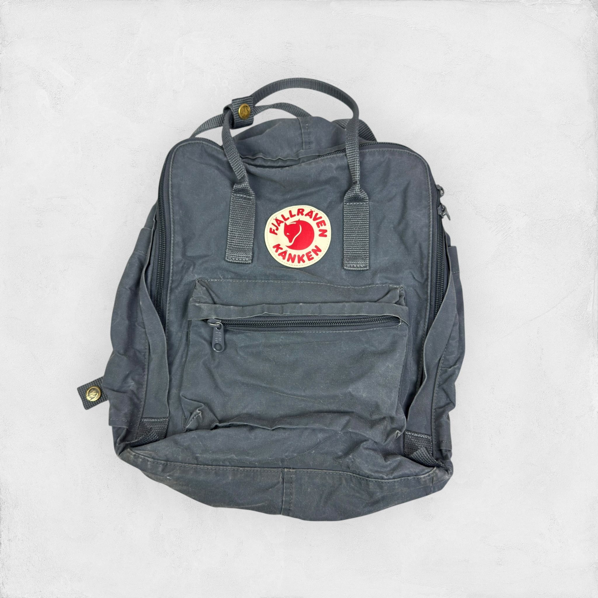 Fjallraven Fjallraven Kanken Unisex Logo Patch Everyday Backpack Bag Size ONE SIZE - 1 Thumbnail