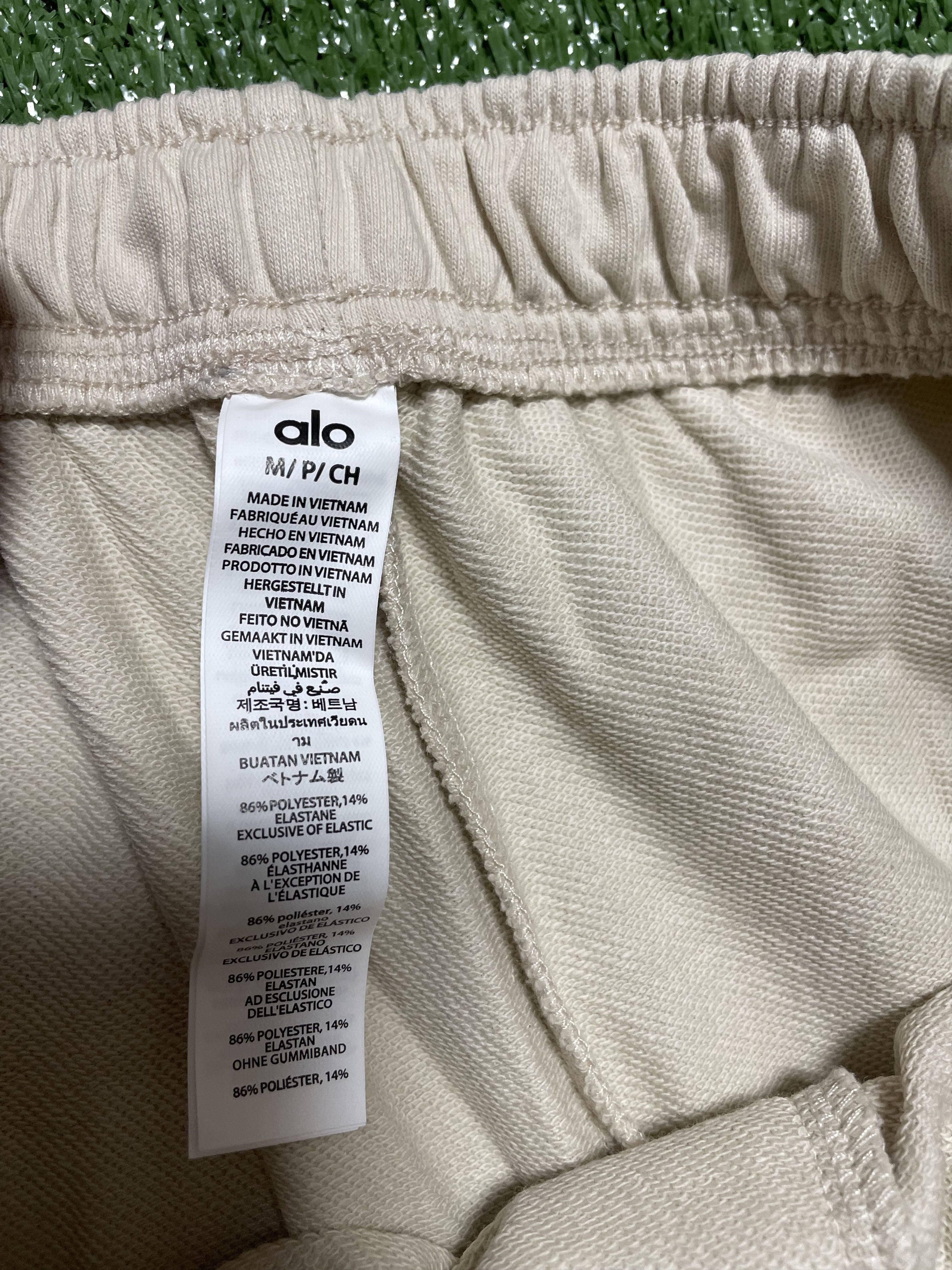 Alo Yoga NWT Alo Yoga Beige Hoodie & Shorts Matching Set Women's M Size M / US 6-8 / IT 42-44 - 8 Thumbnail