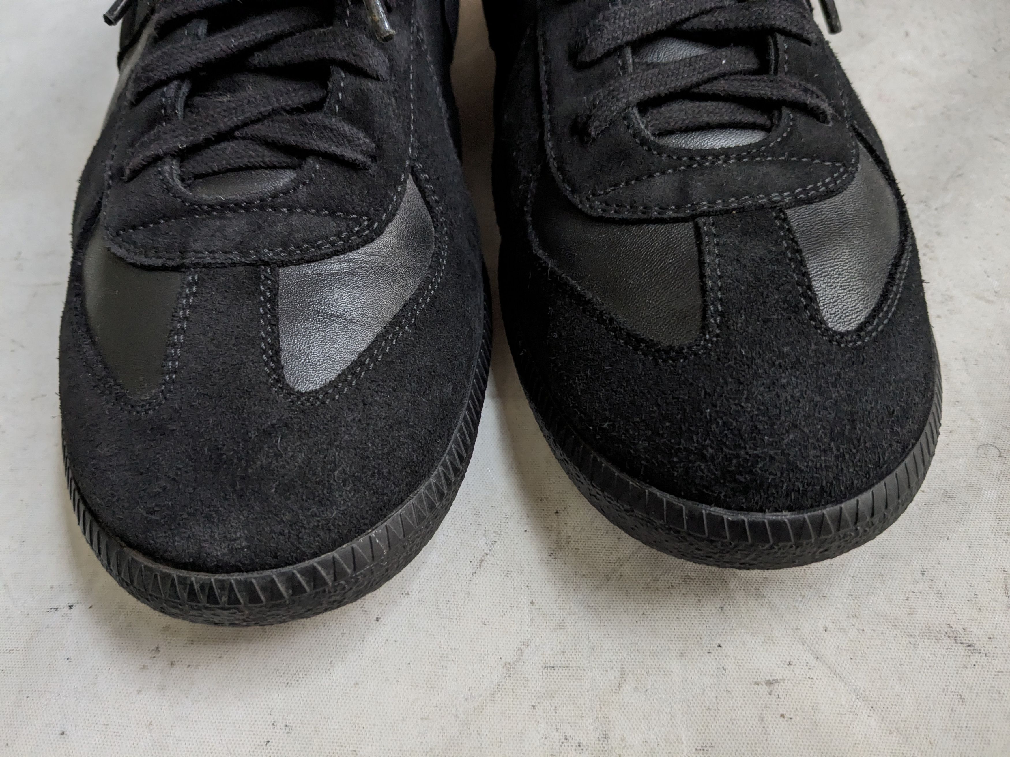 Maison Margiela Maison Margiela Replica GAT Black 10 43 Low Tops Size US 10 / EU 43 - 2 Thumbnail