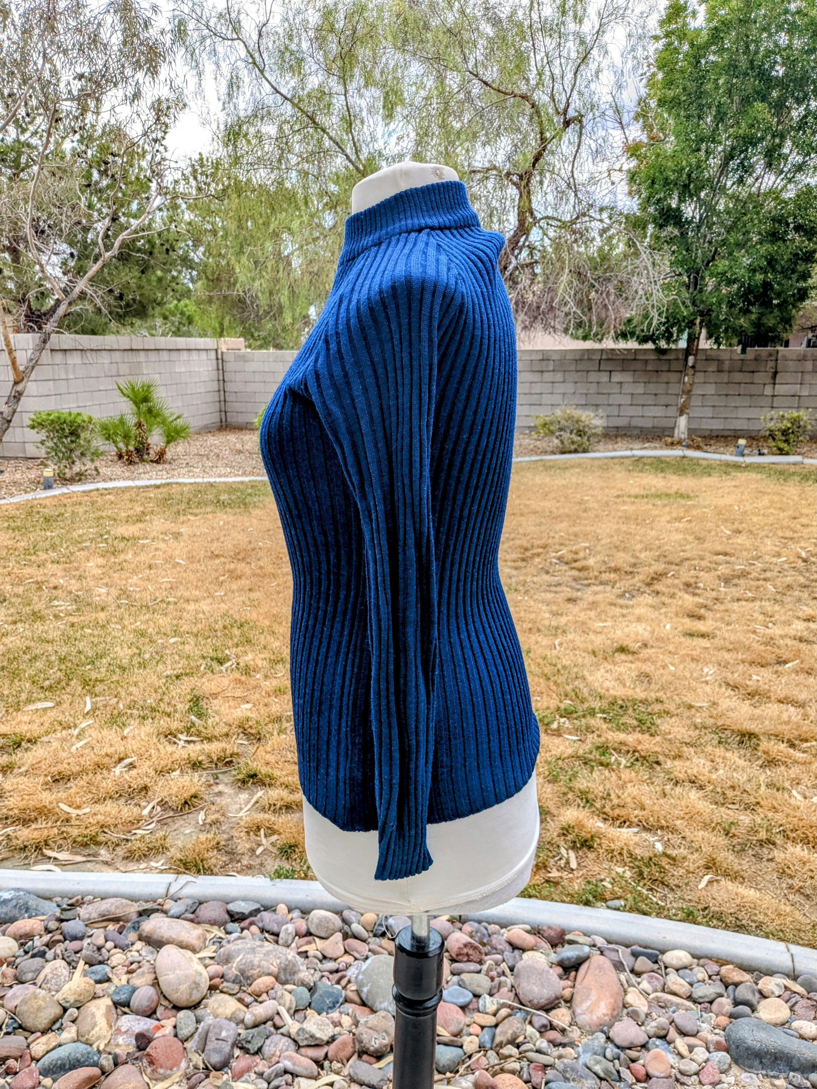 Japanese Brand VTG Japanese Ladies Navy Ribbed Knit Turtleneck Fitted Top Size M / US 6-8 / IT 42-44 - 2 Thumbnail