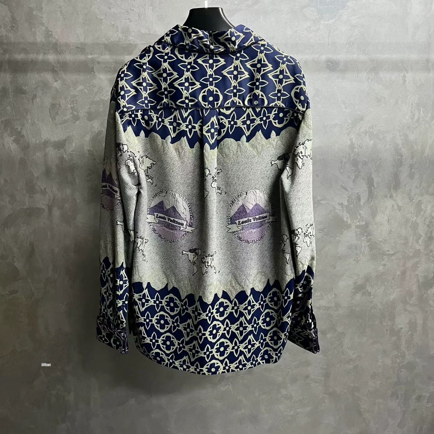 Louis Vuitton Louis Vuitton Blue Collared Button Shirt Size US S / EU 44-46 / 1 - 5 Thumbnail