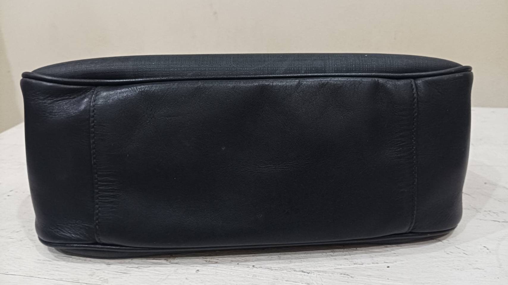 Nina Ricci × Vintage 80's Nina Ricci Leather Purse/Shoulder Strap/Signature Print Size ONE SIZE - 11 Thumbnail