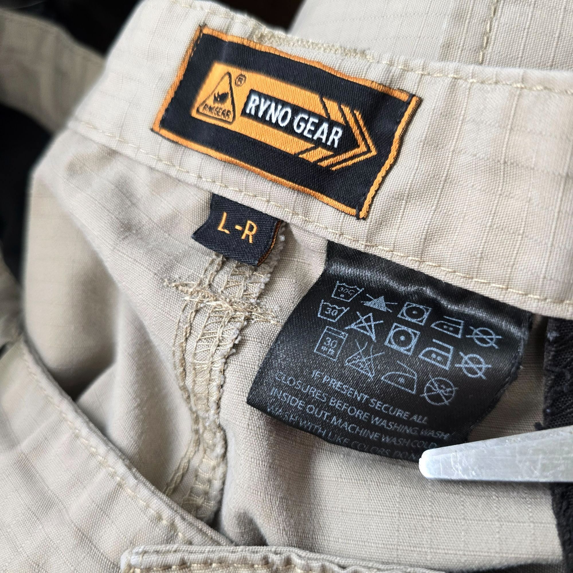 Other Mens Ryno Gear Cargo Pants L-R Beige Cotton/Polyester Durabl Size US 38 / EU 54 - 2 Thumbnail