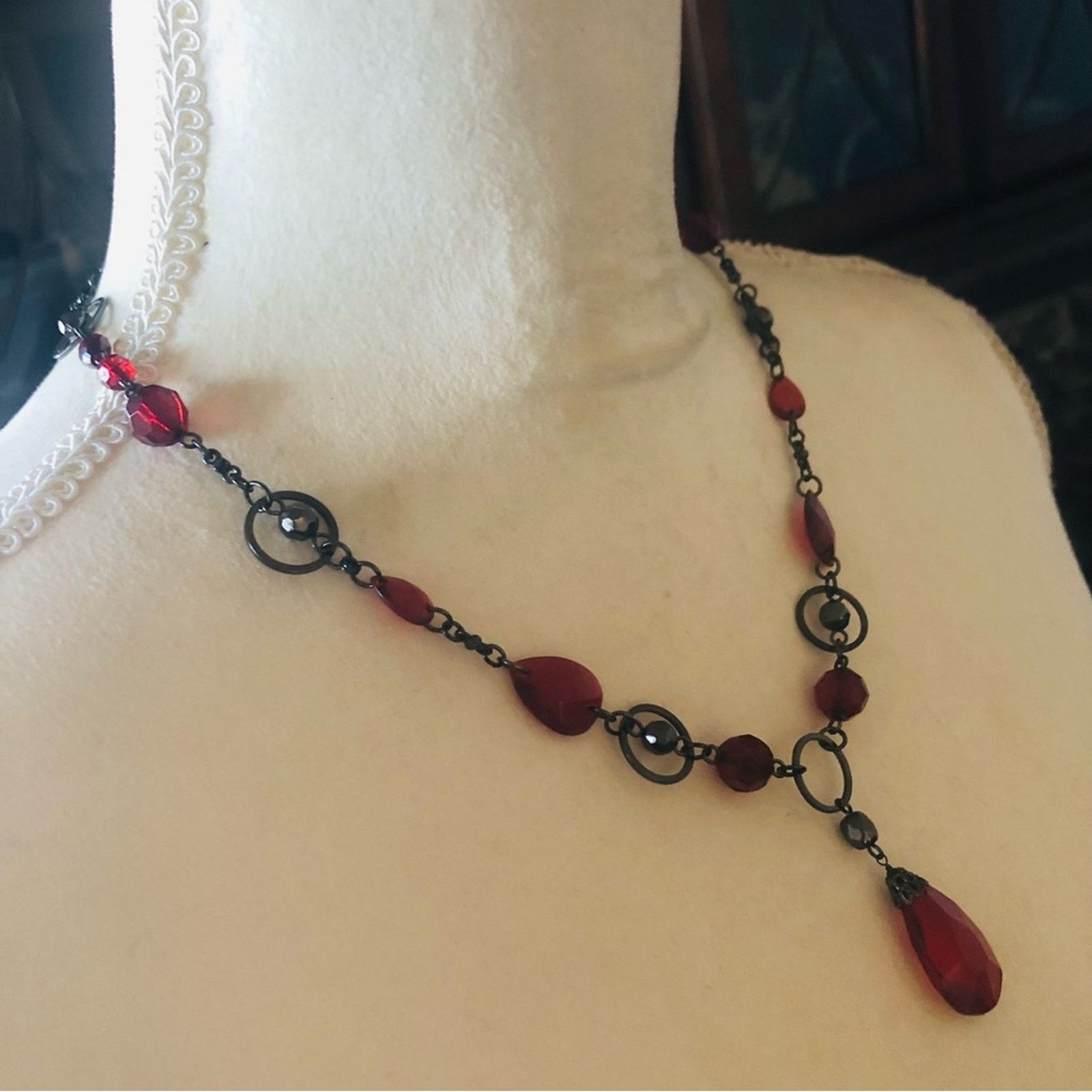 Jewelry Faceted vampire blood glass gunmetal floating bead necklace Size ONE SIZE - 3 Thumbnail