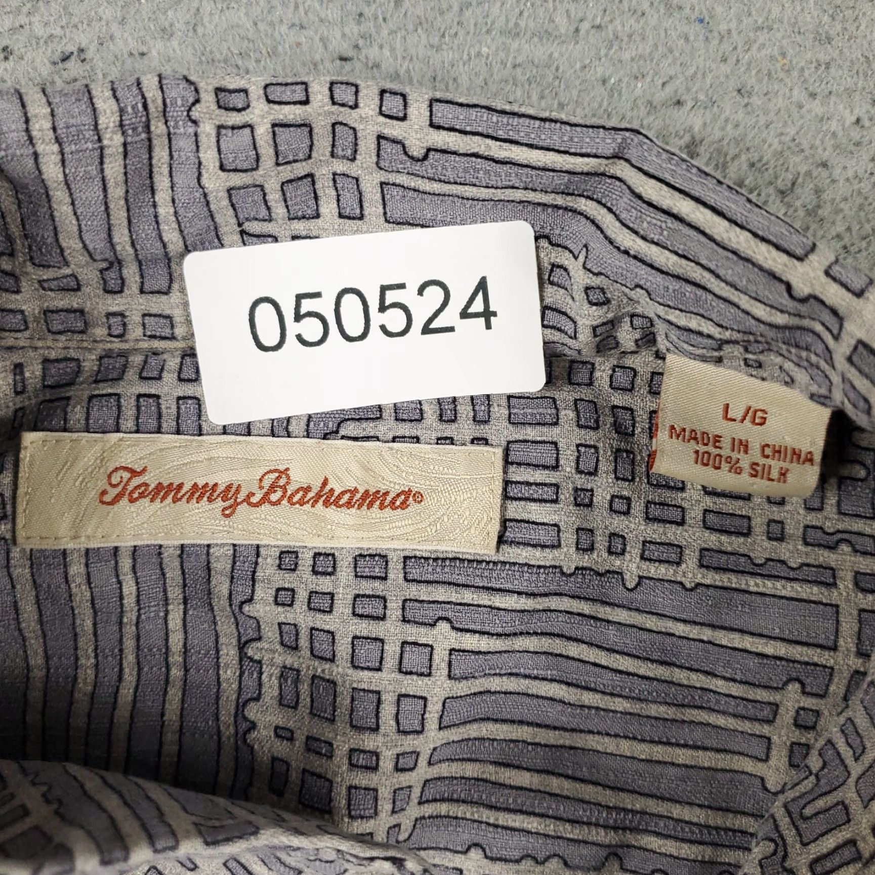 Tommy Bahama Tommy Bahama Shirt Mens Large Gray Hawaiian Button Up Short Sleeve Regular Fit Silk Cotton Button-Up Casual, Beach, Tropical, Hawaiian, American, 90s? Size US L / EU 52-54 / 3 - 6 Thumbnail