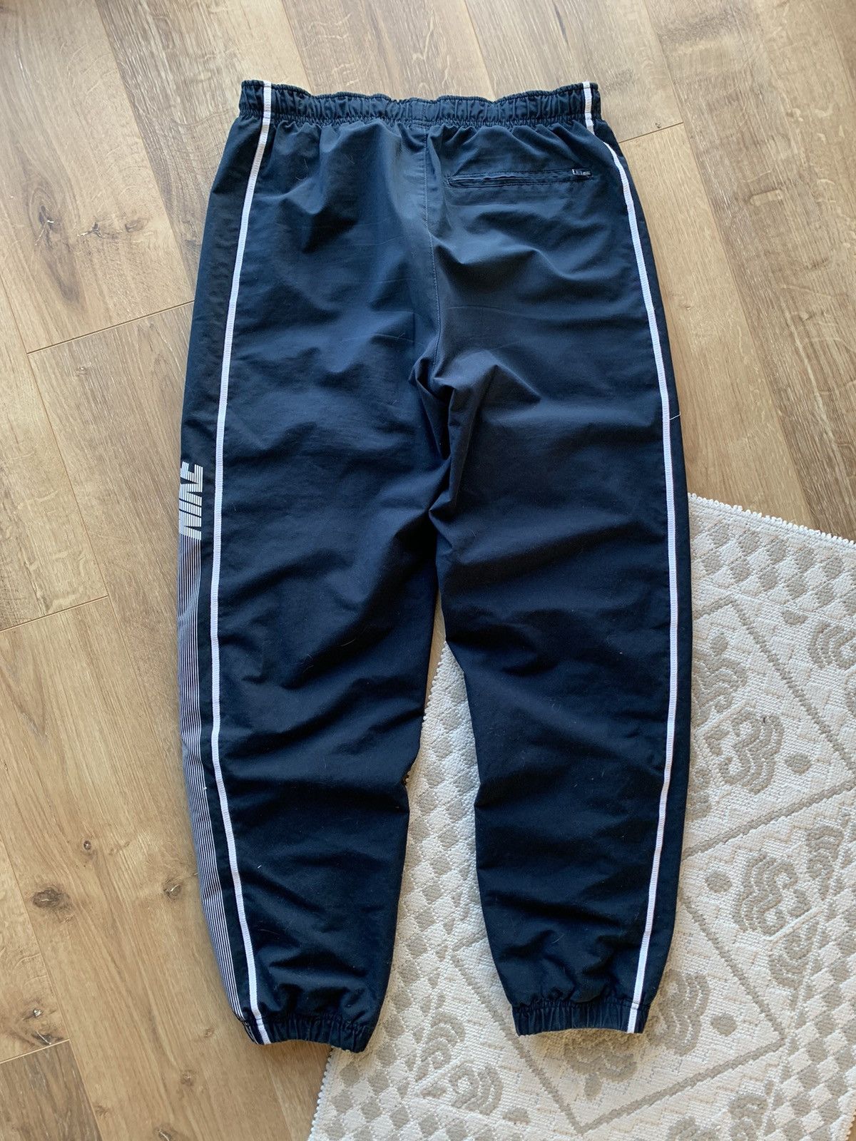 Nike Vintage Nike embroidered swoosh sweat pants Size US 32 / EU 48 - 4 Thumbnail