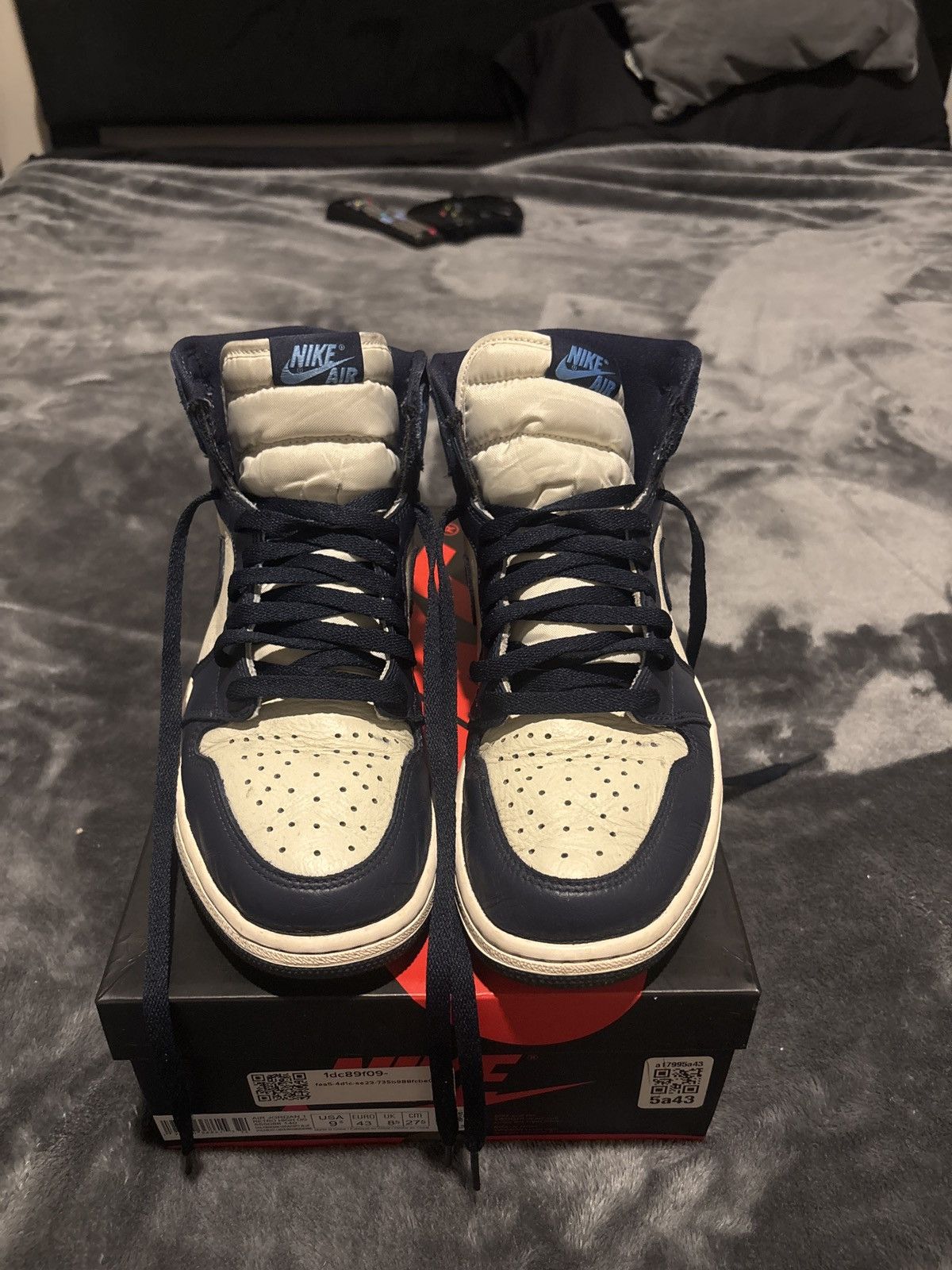 Jordan Brand Air Jordan 1 Retro High OG Obsidian Size 9.5 Size US 9.5 / EU 42-43 - 2 Thumbnail