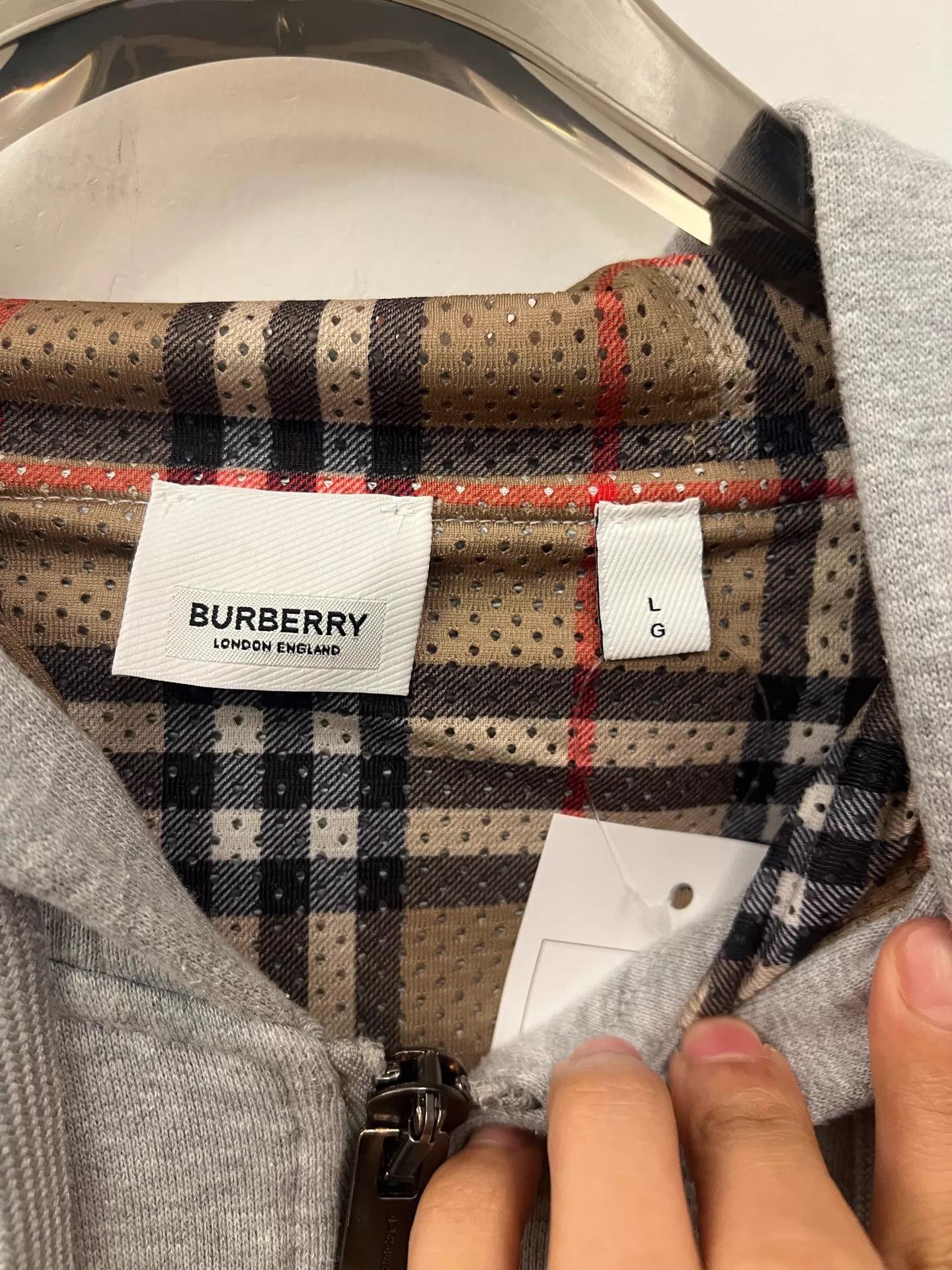 Burberry Burberry Logo Plaque Hoodie Unisex Gray Size L Size US L / EU 52-54 / 3 - 2 Thumbnail