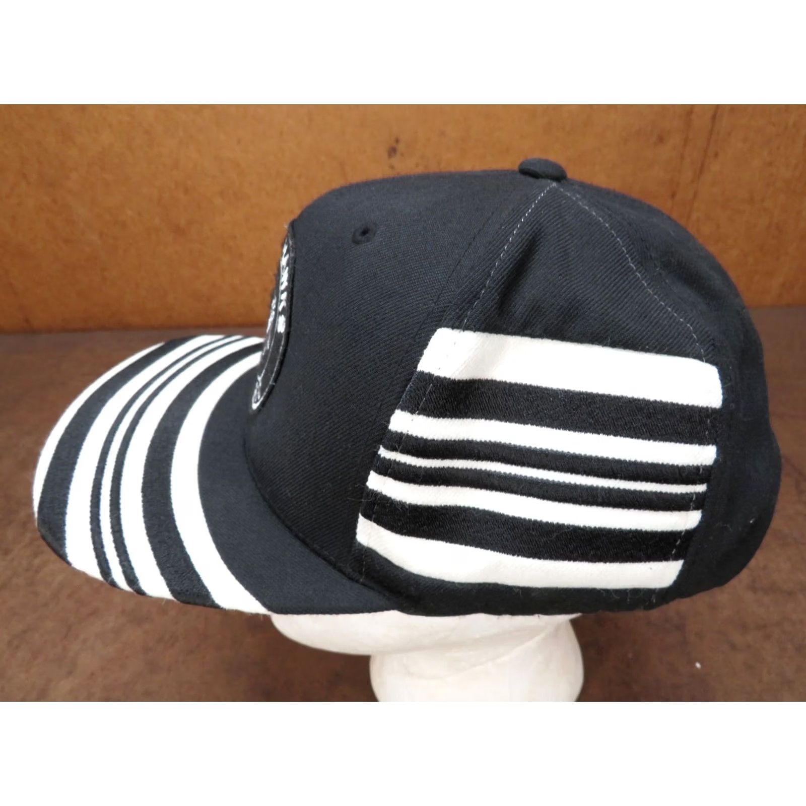 Mitchell & Ness VINTAGE Mitchell & Ness Chicago Black Hawks Snapback Hat Men One Size Black White Striped USA Trucker Hat Adjustable Summer Spring Size ONE SIZE - 2 Thumbnail