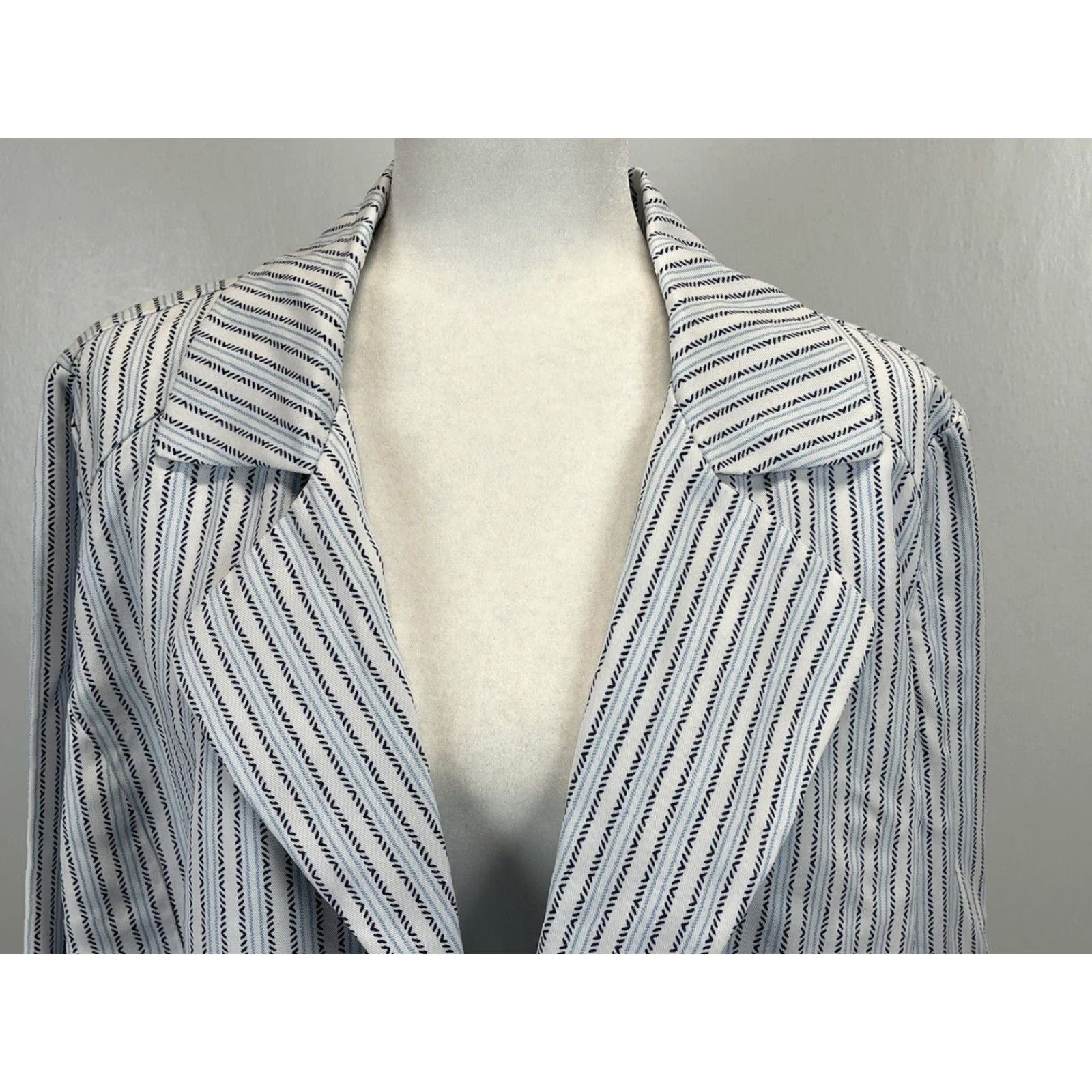 Vintage VINTAGE Chicos Soft Twill Striped Open Front Blazer Jacket Womens XL Blue White Size XL / US 12-14 / IT 48-50 - 4 Thumbnail
