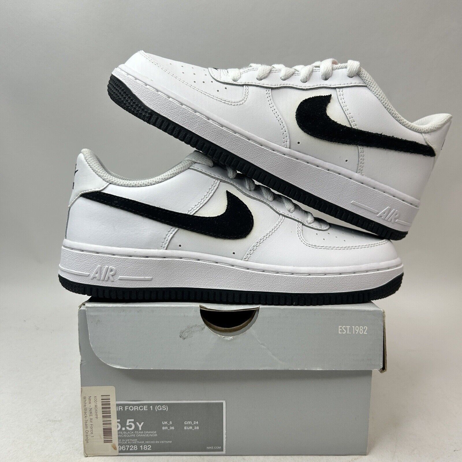 Nike Nike Air Force 1 Low 07’ GS “White Black” 2024 Size US 7 / IT 37 - 1 Thumbnail