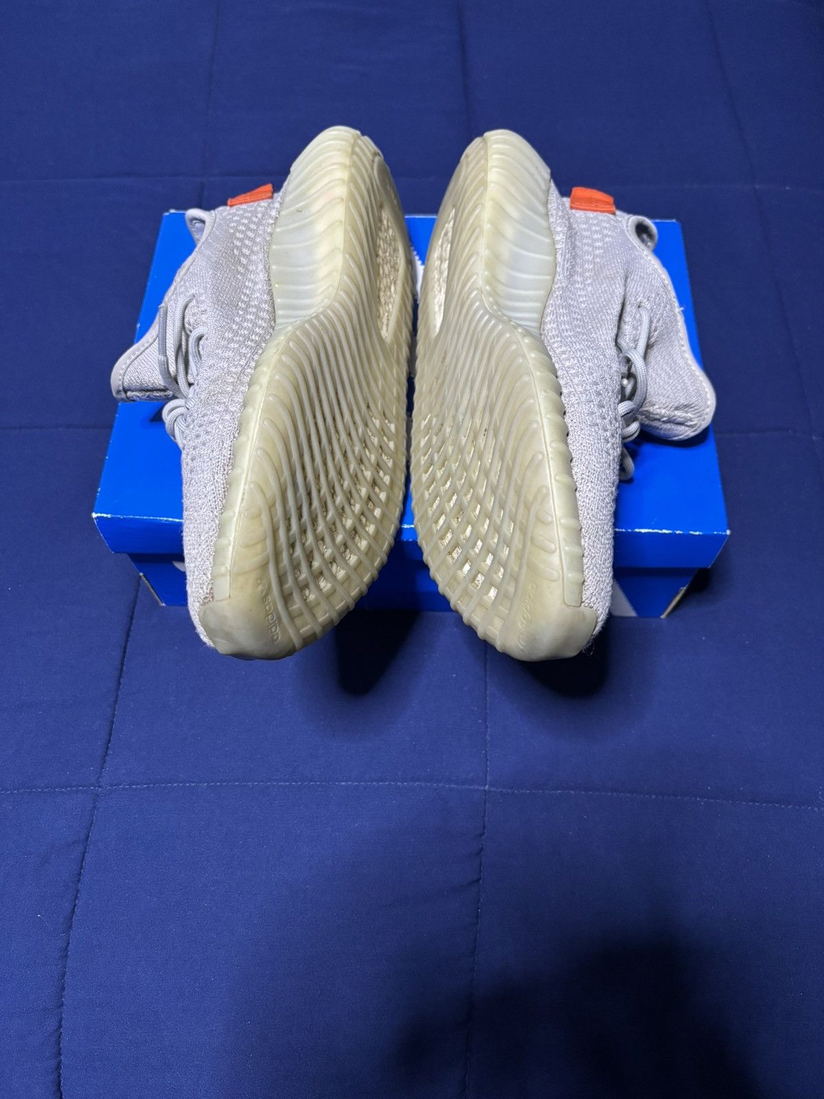 Adidas Adidas Yeezy Boost 350 V2 Tail Light 2020 Size 10.5 Size US 10.5 / EU 43-44 - 4 Thumbnail