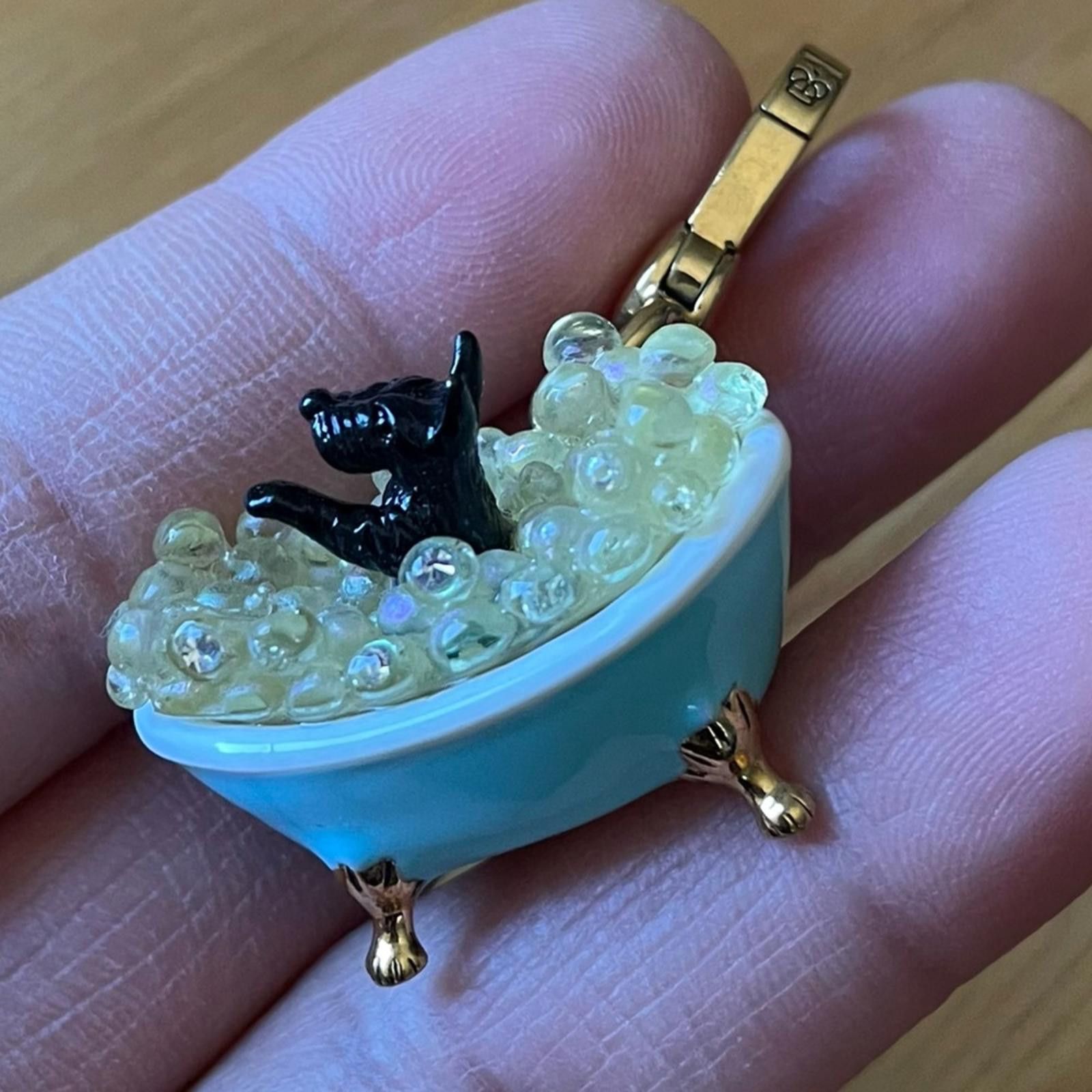 Juicy Couture Jeans Rare Juicy Couture Bubble Bath Tub Yorkie Pulsera Charm EUC Size ONE SIZE - 3 Thumbnail