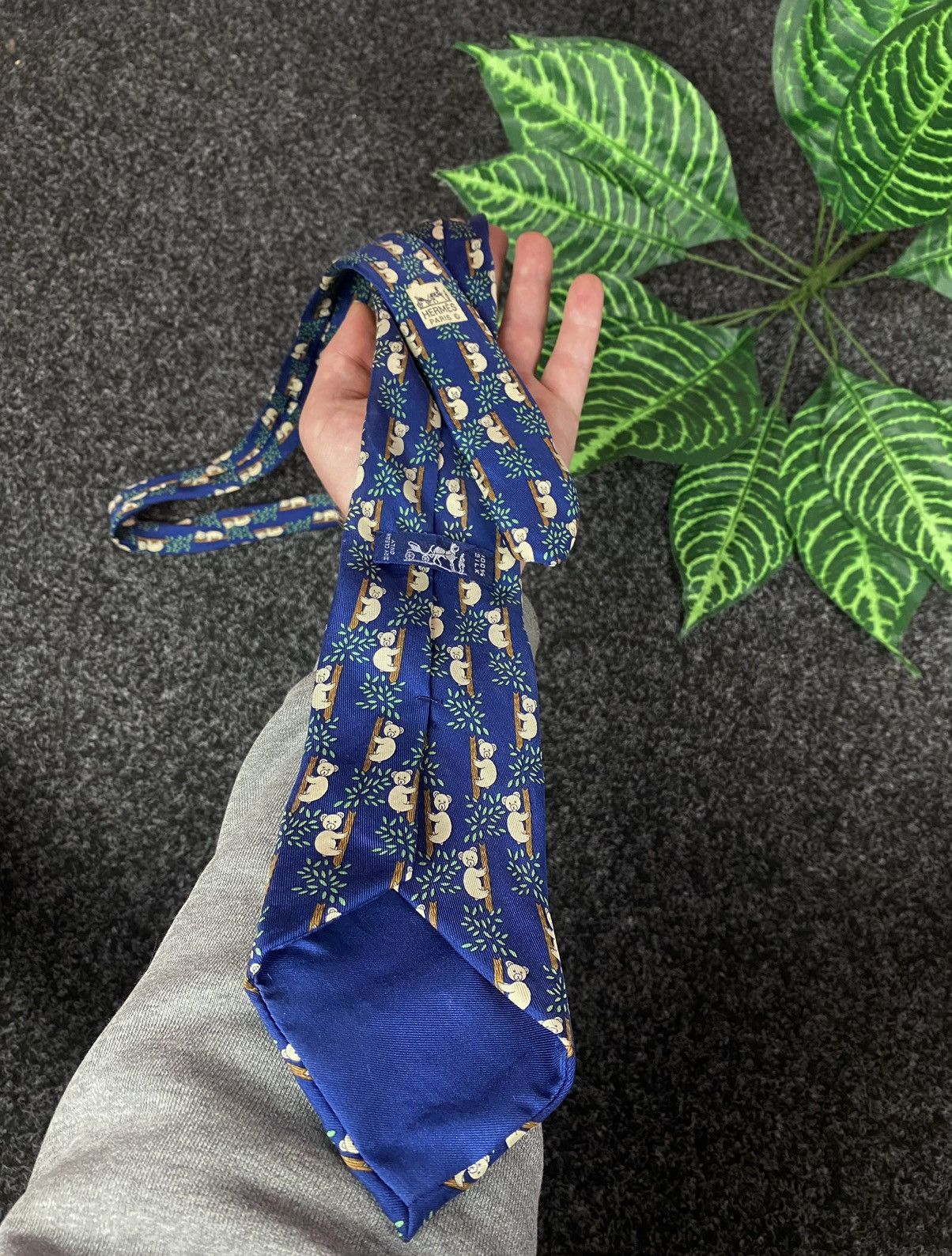 Hermes Hermes 7282 Blue Silk Climbing Bears Print Neck Tie Size ONE SIZE - 2 Thumbnail