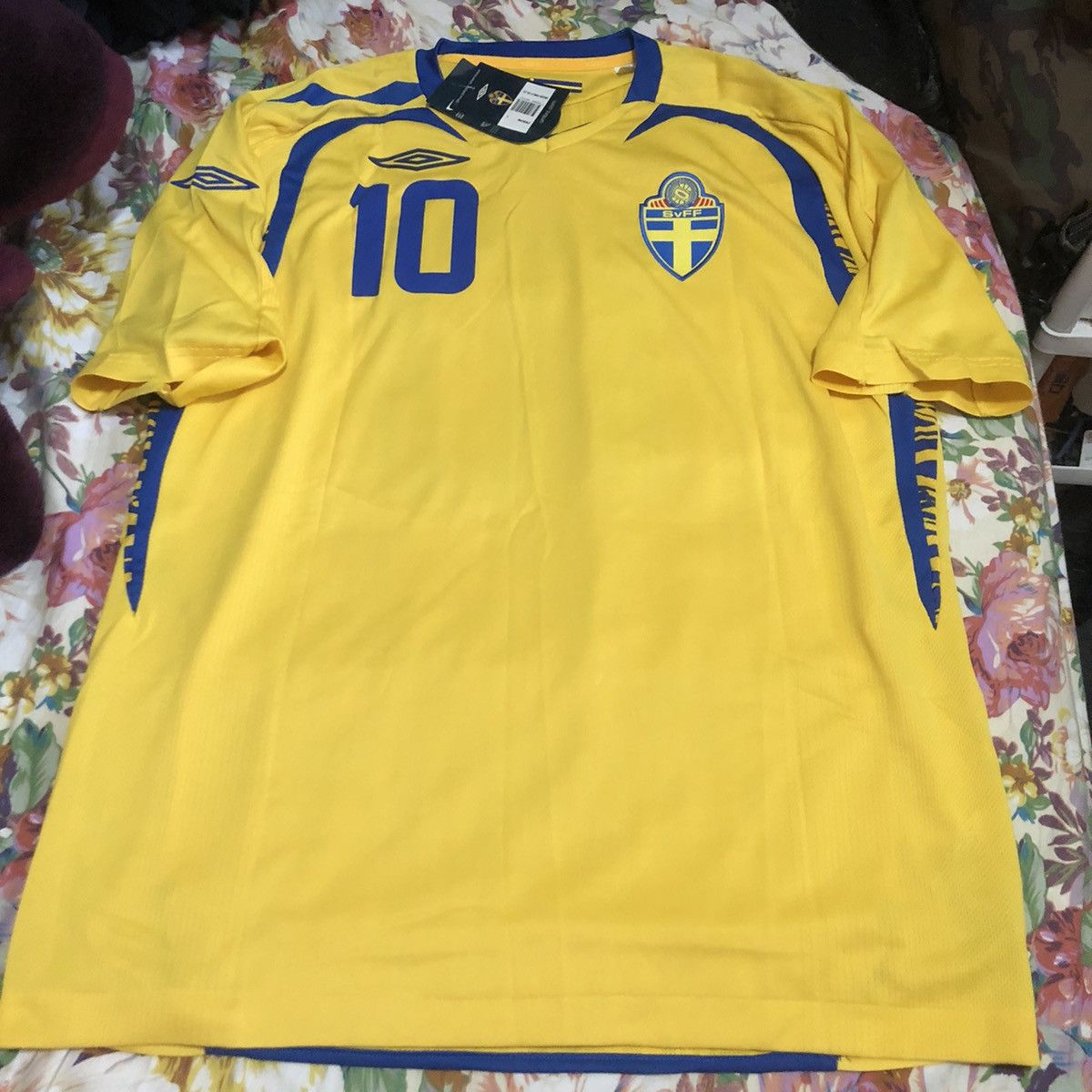 image of Bloke x Soccer Jersey Sweden 07/09 Home Shirt 10 Ibrahimovic in Yellow, Men's (Size Large)