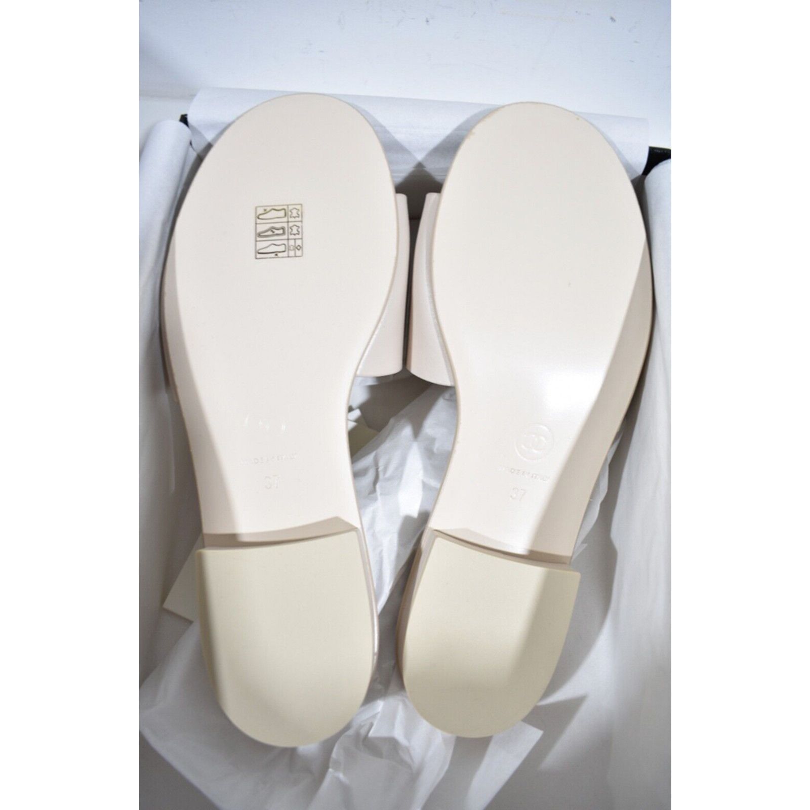 Chanel Chanel 23P Ivory White Leather CC Logo Letter Mules Slide Size US 7 / IT 37 - 12 Thumbnail