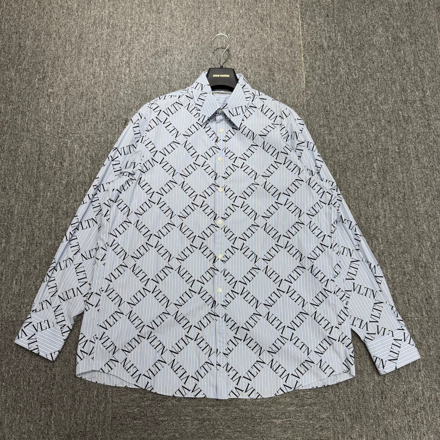 Valentino Valentino All Over Logo Print Shirt 38 Size US M / EU 48-50 / 2 - 1 Thumbnail