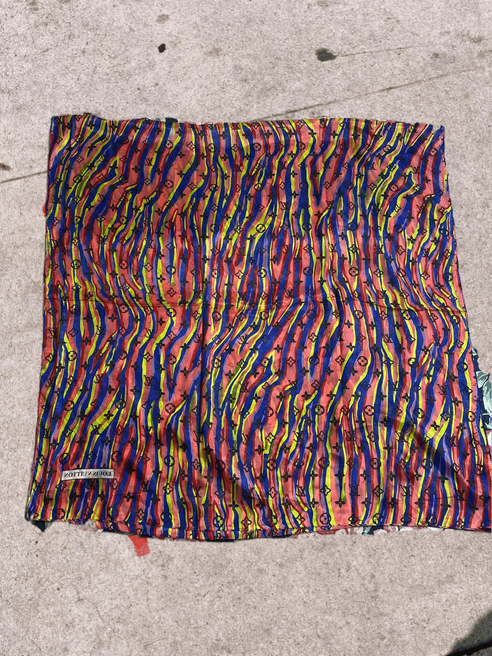 Louis Vuitton Louis Vuitton Multicolor Silk Geometric Shawl Scarf . Size ONE SIZE - 1 Thumbnail