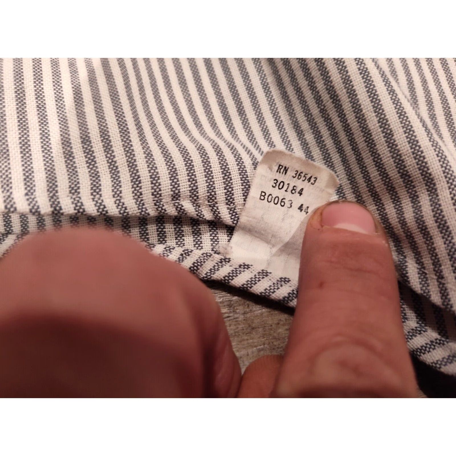 Vintage VINTAGE Bell's Striped Short Sleeve Button-Up Shirt USA Made Size 16 Men White/Gray Cotton Polyester Pocketed Buttons Size US L / EU 52-54 / 3 - 4 Thumbnail