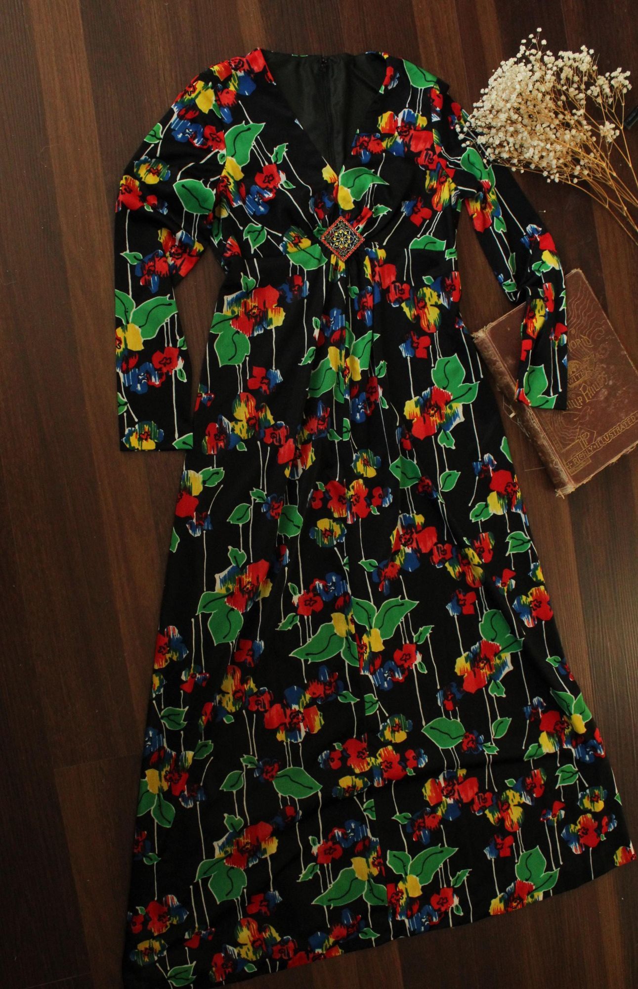 Vintage Vintage 1960s Dress, Black Floral Print with Brooch Maxidre Size M / US 6-8 / IT 42-44 - 10 Thumbnail