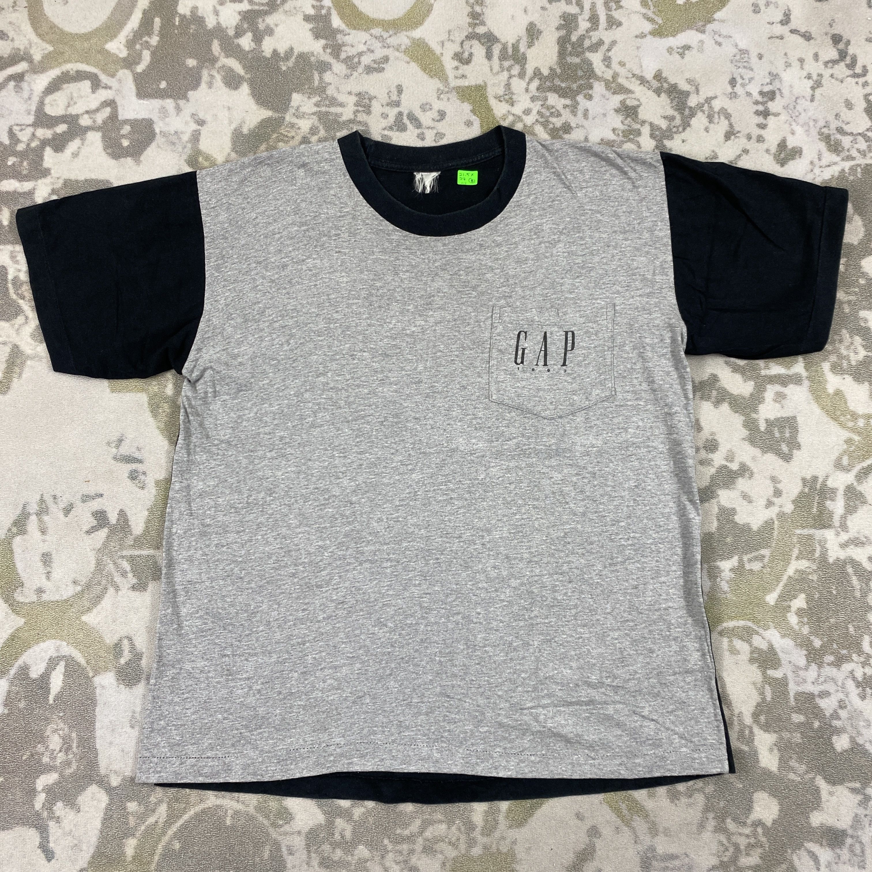 Gap Vintage Gap BIG LOGO Black 1993 Large Tee -B018 Size US L / EU 52-54 / 3 - 2 Thumbnail