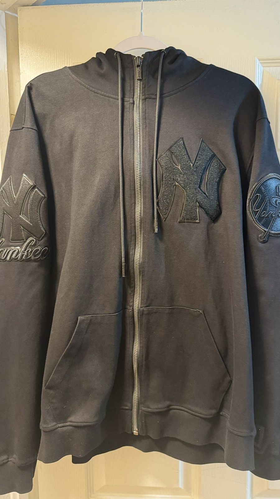 Pro Standard PRO STANDARD MLB NEW YORK YANKEES TRIPLE BLACK ZIP UP HOODIE Size US S / EU 44-46 / 1 - 2 Thumbnail