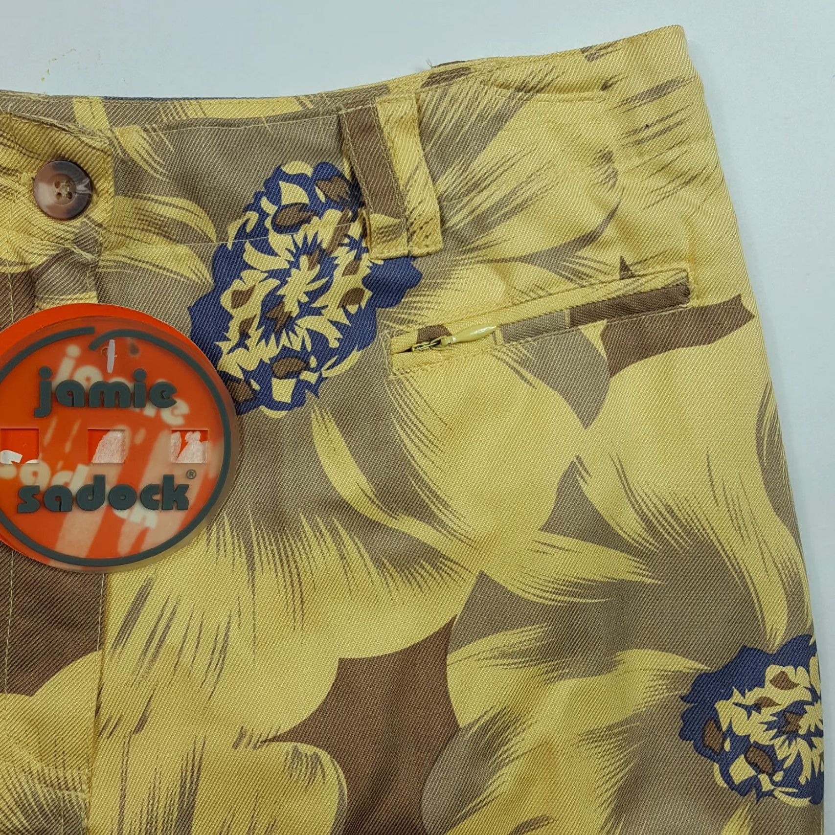 Vintage VINTAGE Jamie Sadock Capris Women's Size 6 100% Silk Floral Yellow Golf Tapered Pants 90s Flower Casual Pockets Size 28" / US 6 / IT 42 - 3 Thumbnail