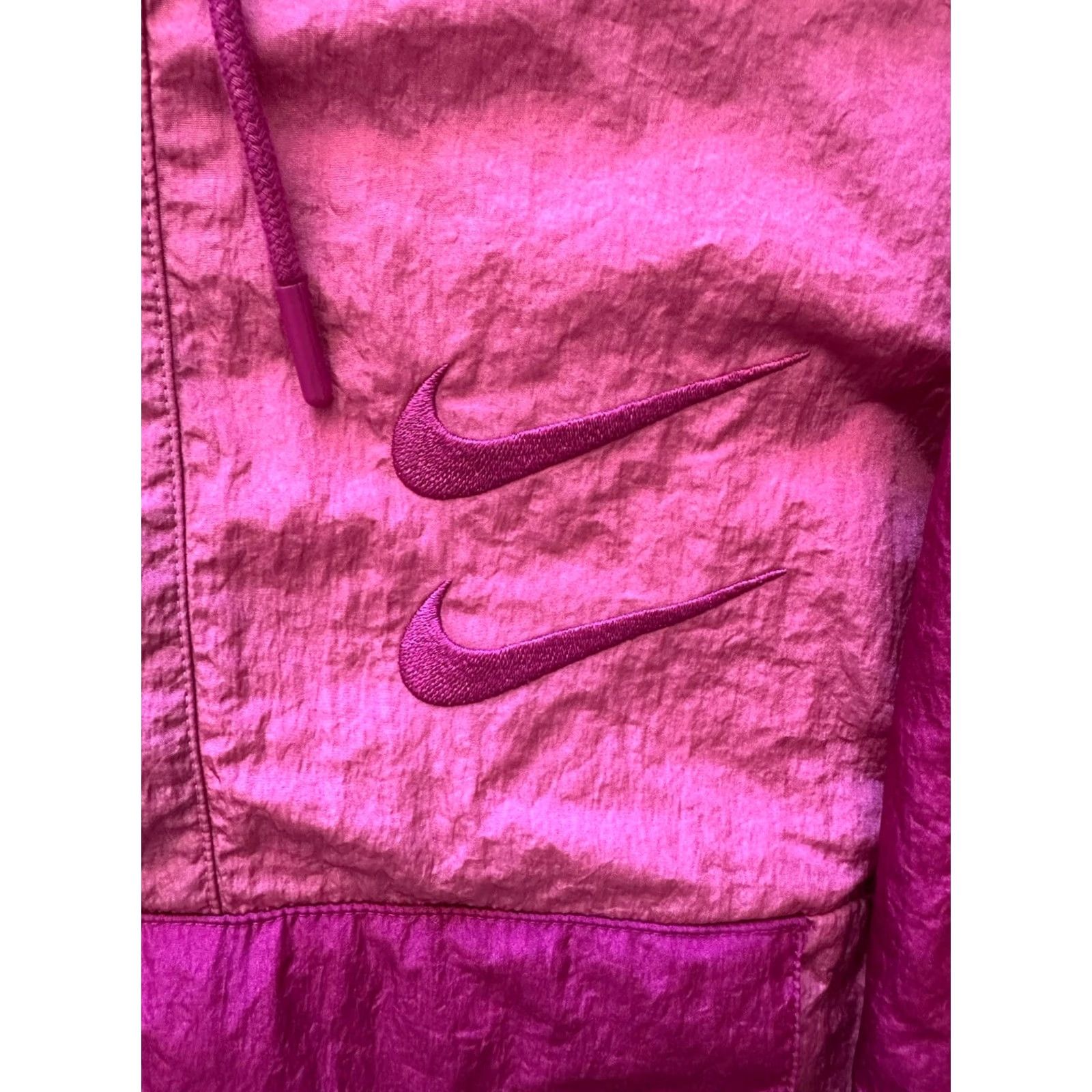 Nike Nike Men’s Large Jacket COATS & JACKETS Nylon Pink CU3885-617 SWOOSH Anorak Fuchsia Cosmic Size US L / EU 52-54 / 3 - 3 Thumbnail