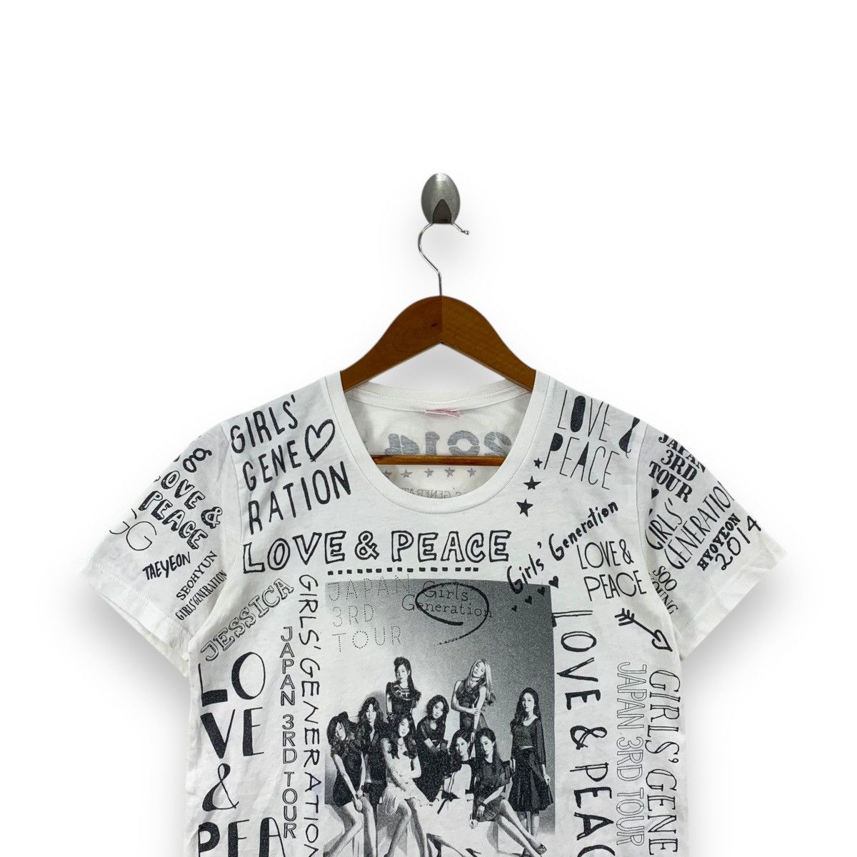 Band Tees GIRLS GENERATION SNSD Love Peace Japan Tour 2014 Tee Shirt Size S / US 4 / IT 40 - 2 Thumbnail