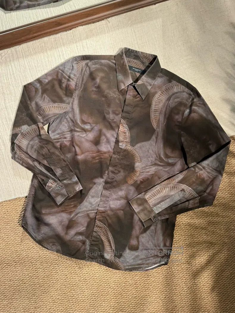 Givenchy Givenchy size 41 Classic gothic Virgin and Child print cas Size US L / EU 52-54 / 3 - 1 Thumbnail
