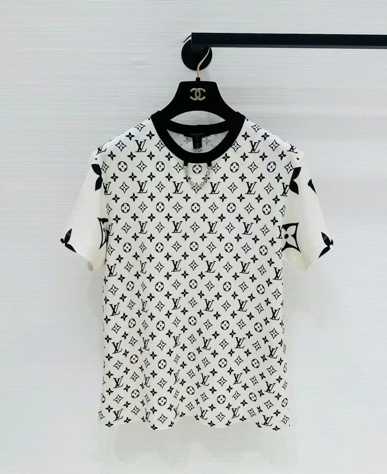 Louis Vuitton Elegant LV Logo Short Sleeve Top Size US S / EU 44-46 / 1 - 1 Thumbnail