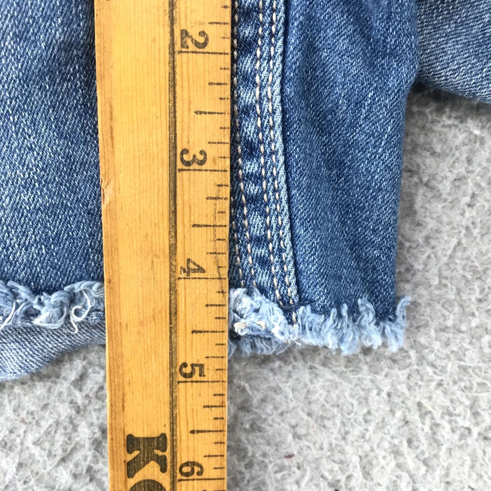 Vintage Seven7 Cut Off Shorts Womens 6 Blue Distressed Denim High Rise Zip Fly Raw Hem Size 28" / US 6 / IT 42 - 7 Thumbnail