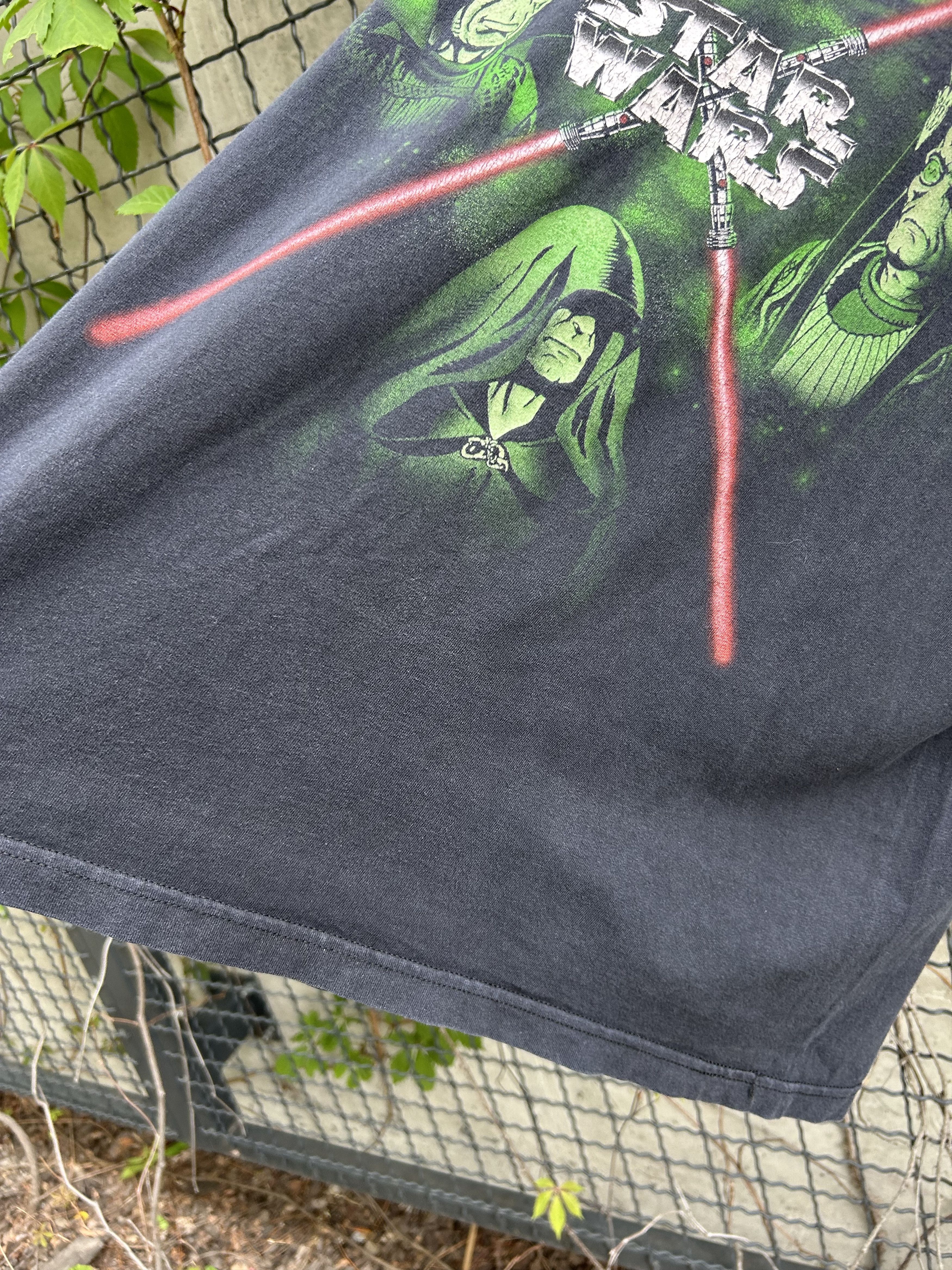 Vintage Vintage 90s Star Wars Episode One Glow in the Dark T-Shirt Size US L / EU 52-54 / 3 - 9 Thumbnail