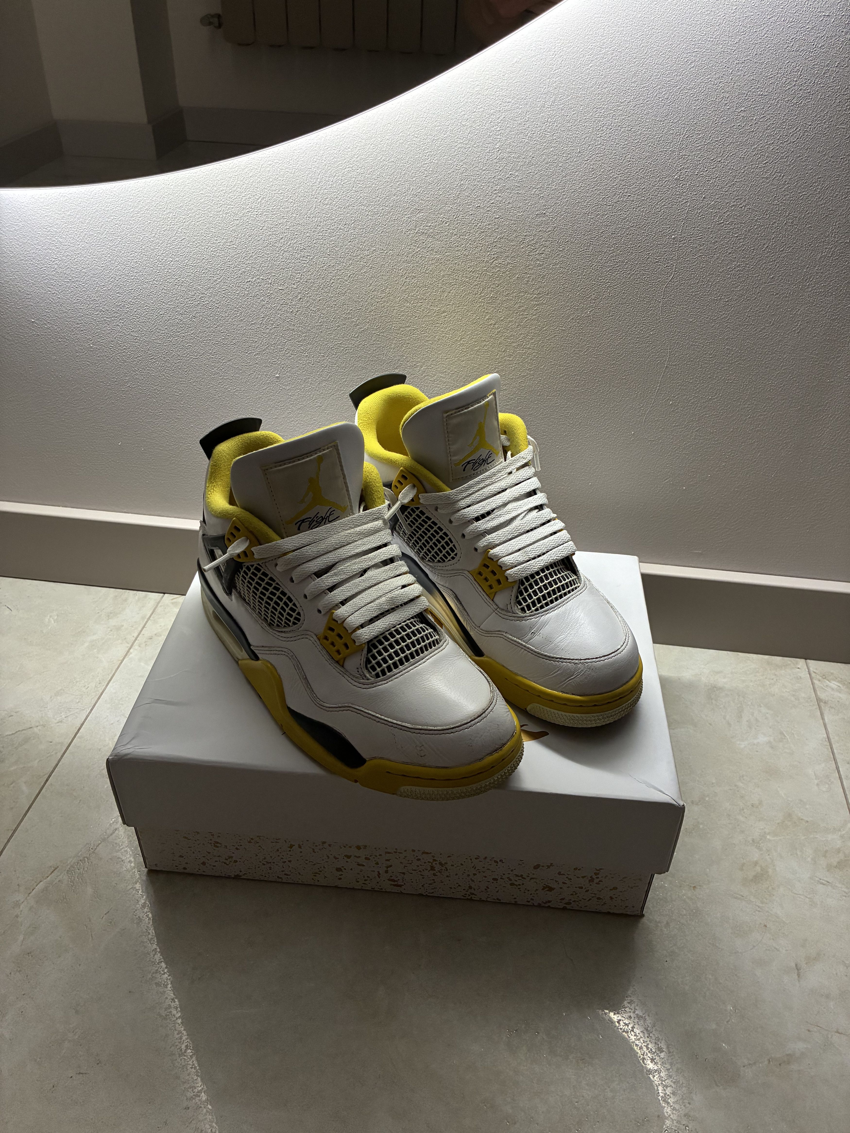 Jordan Brand jordan 4 vivid sulfur Size US 9.5 / EU 42-43 - 2 Thumbnail