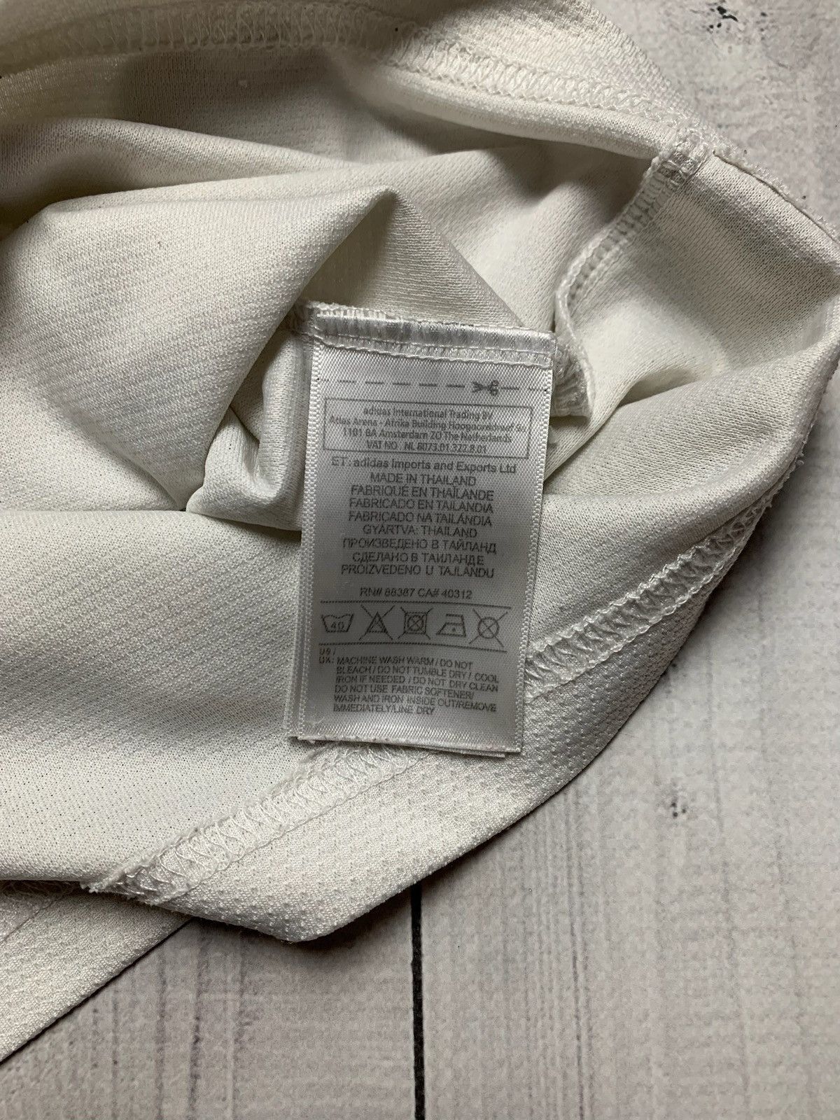 Adidas × Vintage Vintage adidas Real Madrid soccer jersey size M Size US M / EU 48-50 / 2 - 7 Thumbnail