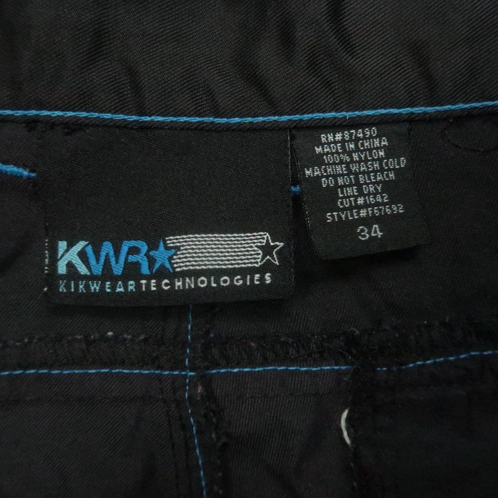 Vintage VINTAGE Kikwear Pants Men 32x32 Black Nylon Cargo Baggy Skater Y2K Pants Mens Size US 32 / EU 48 - 4 Thumbnail
