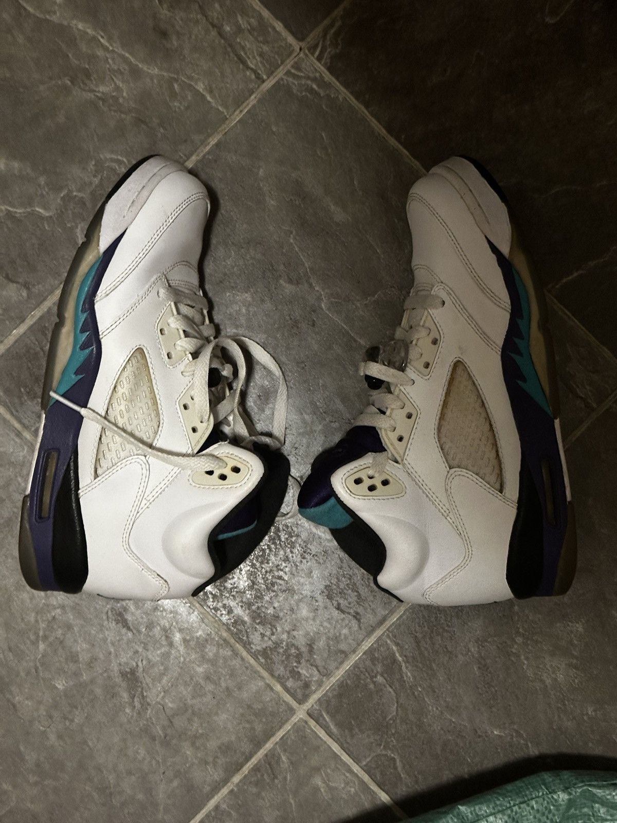 Jordan Brand Grape 5 Size 6Y Size US 6 / EU 39 - 3 Thumbnail