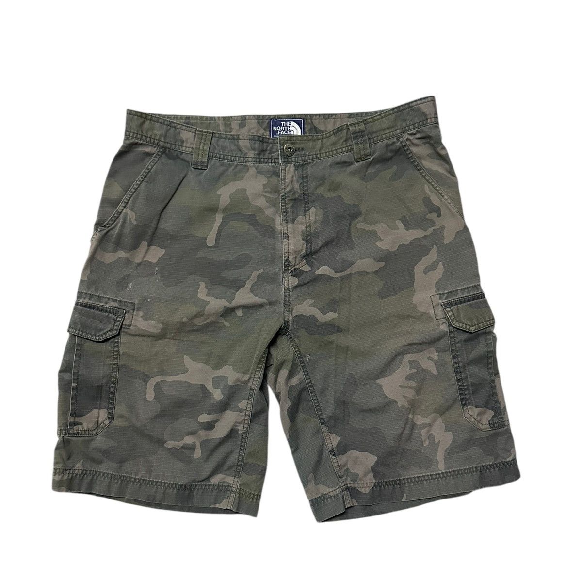 The North Face The north face camo cargo short pants Size US 34 / EU 50 - 1 Thumbnail