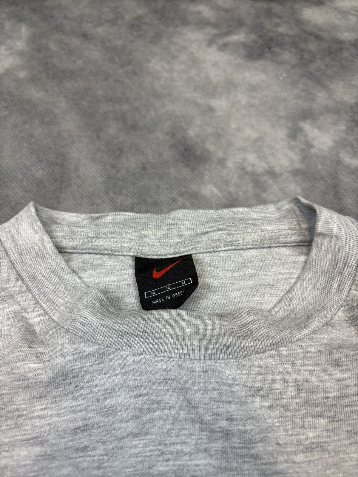 Nike Vintage Nike Black Tag Swoosh Logo T shirt Tees 90s Basic Size US M / EU 48-50 / 2 - 3 Thumbnail