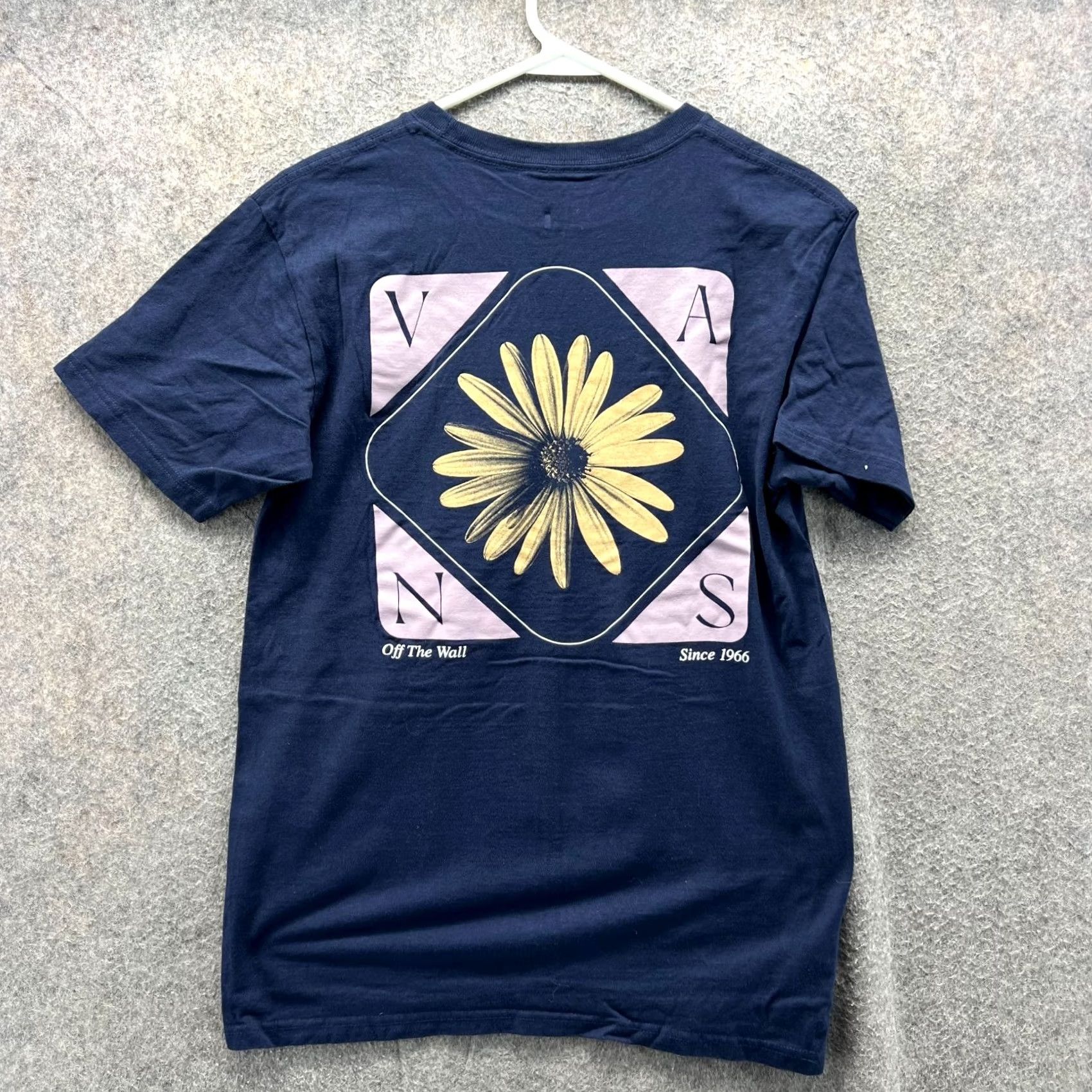 Vans VANS Shirt Mens Small Blue Crewneck Casual Tee Classic Flower Print Skate Shirt Mens Small Blue Crewneck Regular Fit Cotton Logo Vinyl? Size US S / EU 44-46 / 1 - 2 Thumbnail