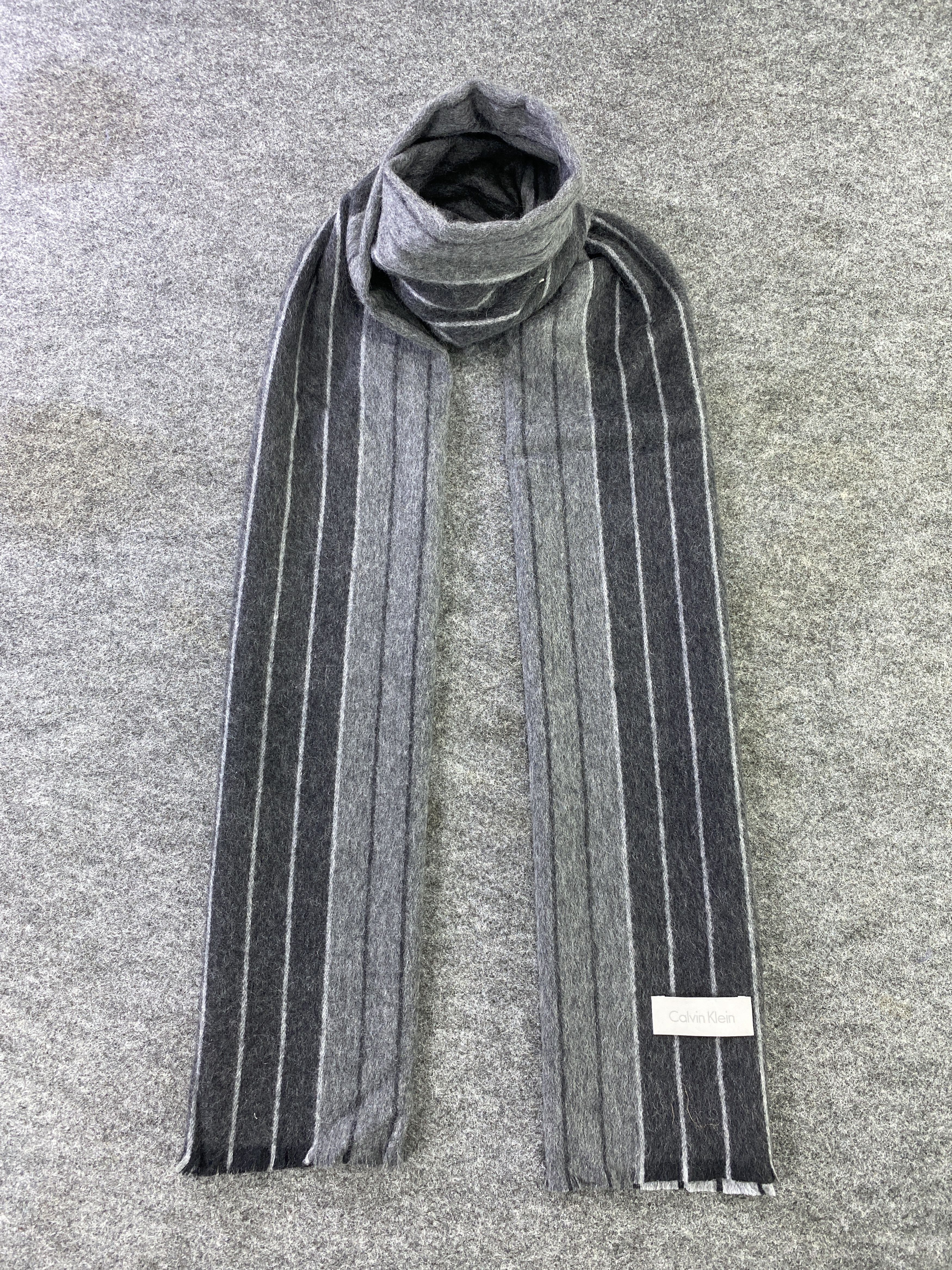 Calvin Klein Calvin Klein Scarf/Muffler/neckwear-T590 Size ONE SIZE - 1 Thumbnail