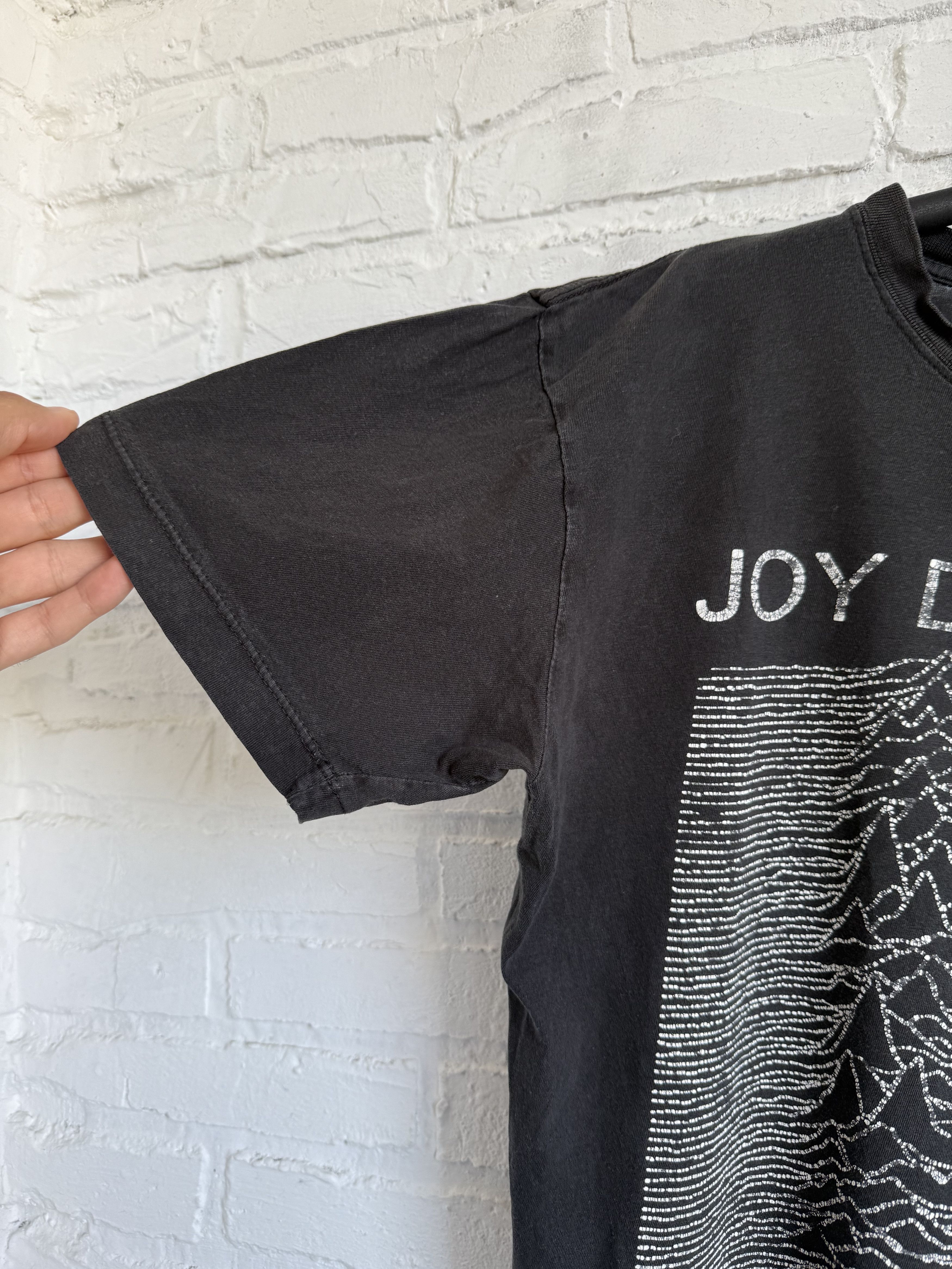 Band Tees Vintage 90s 2000s Joy Division Unknown Pleasures t-shirt Size US L / EU 52-54 / 3 - 6 Thumbnail