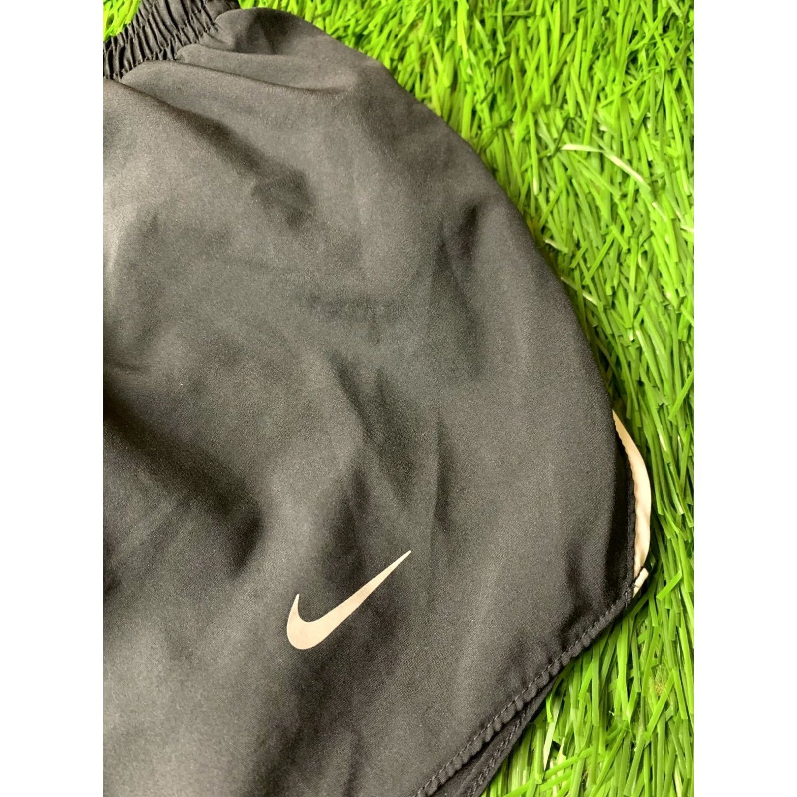 Nike NIKE Dri-FIT Tempo ORIGINAL Women Training Shorts L Black and White Floral 90s Activewear Womens Size 36" / US 14 / IT 50 - 2 Thumbnail