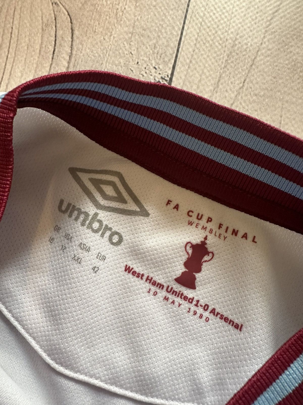 Umbro × Vintage Vintage Umbro West Ham jersey size M rare cup final Size US M / EU 48-50 / 2 - 4 Thumbnail