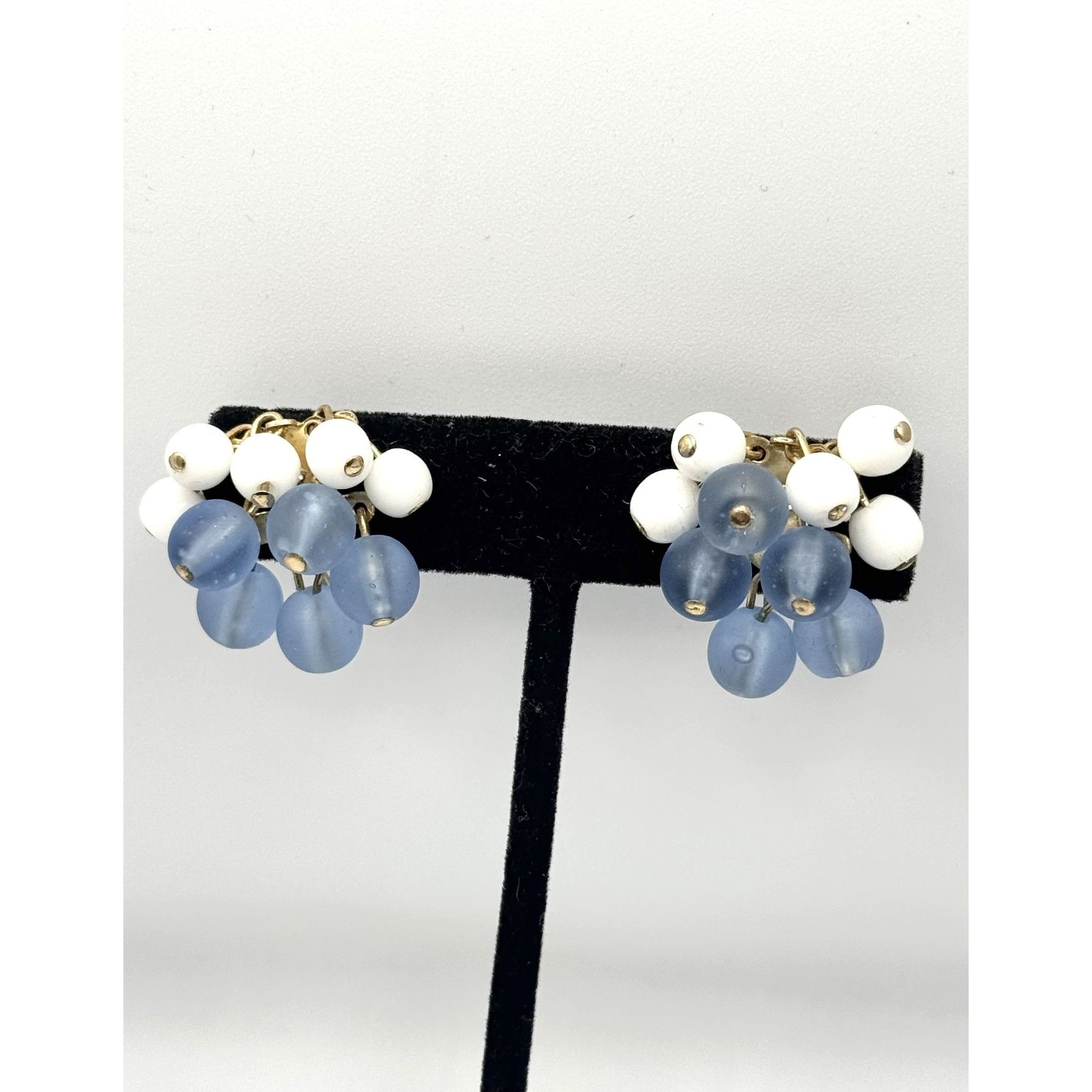 Vintage Vintage Japan blue white milk glass beaded earrings Size ONE SIZE - 2 Thumbnail