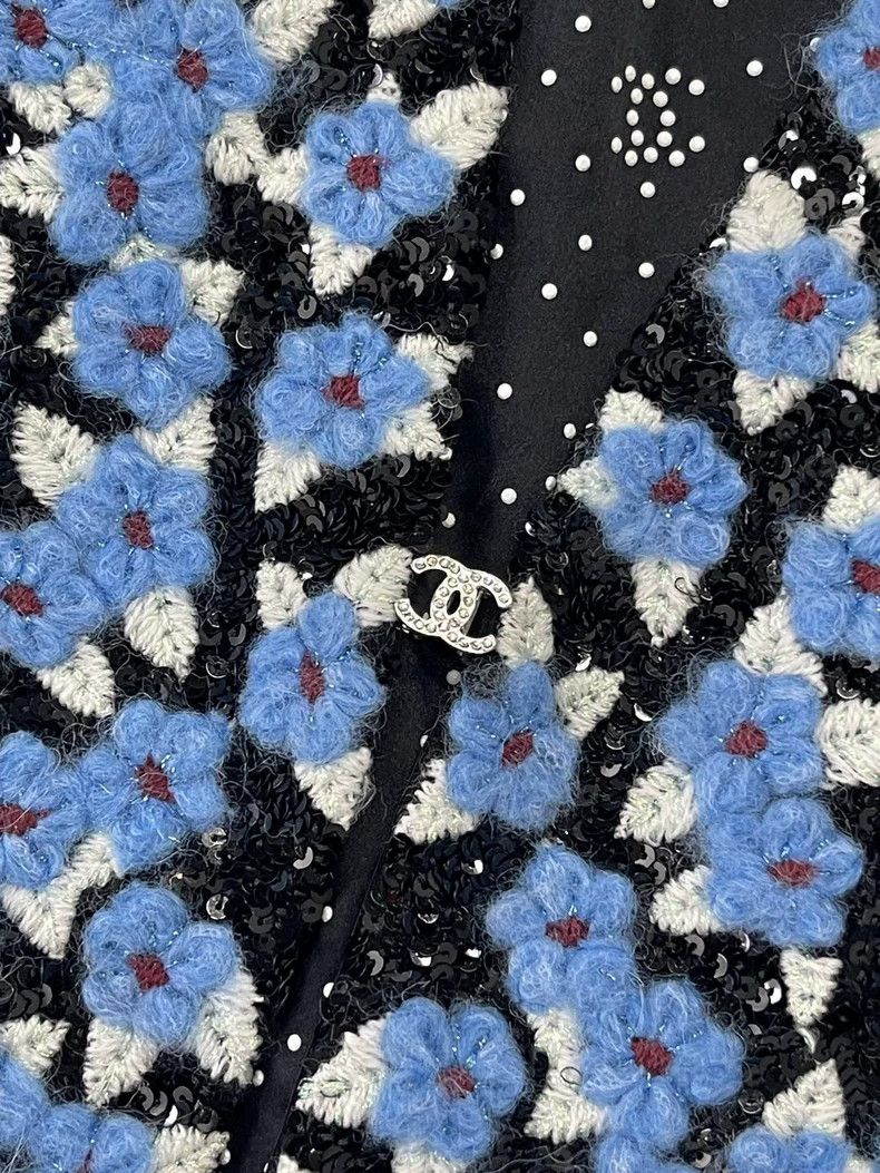 Chanel Chanel 24B blue flower sequin cashmere vest Size XS / US 0-2 / IT 36-38 - 5 Thumbnail