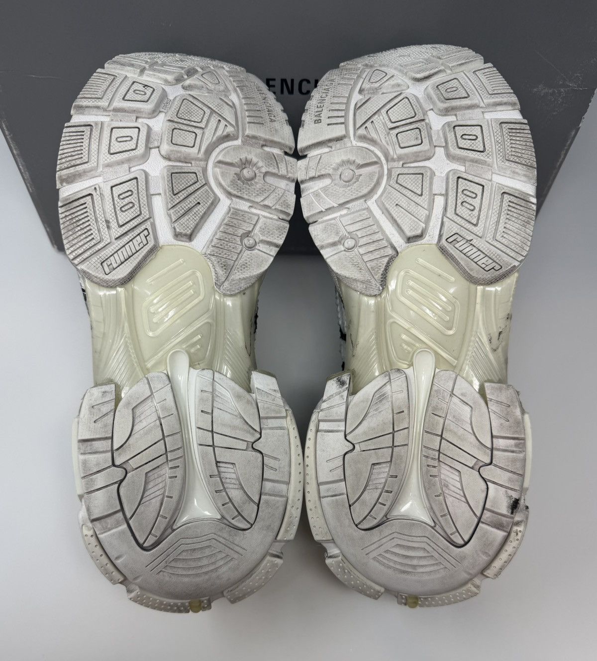 Balenciaga Balenciaga Runner Graffiti Sneaker White Size US 7 / EU 40 - 6 Thumbnail